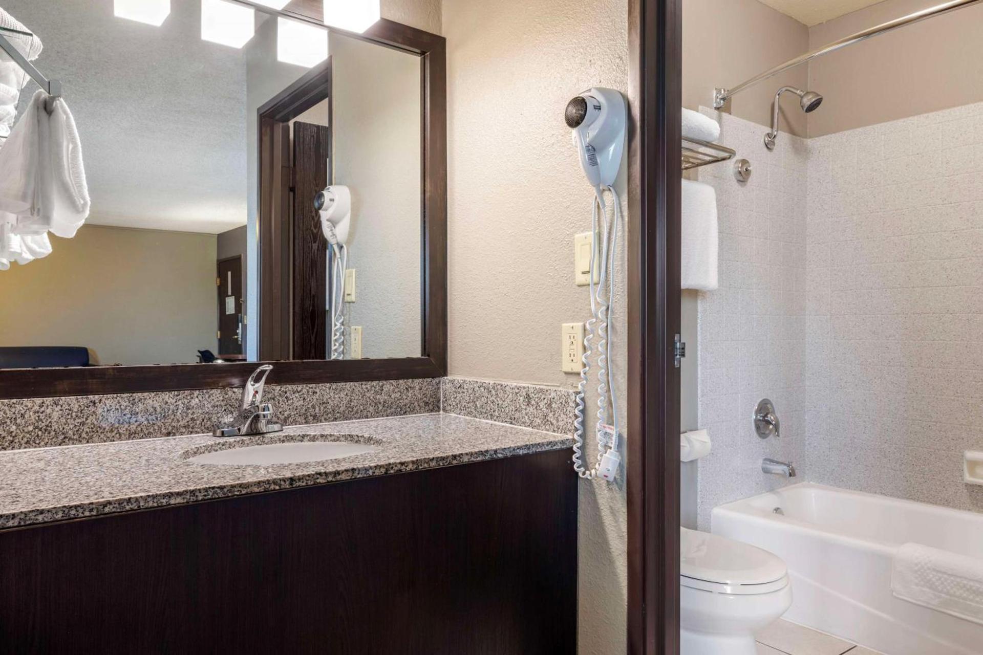 Best Western McCarran Inn photo 37