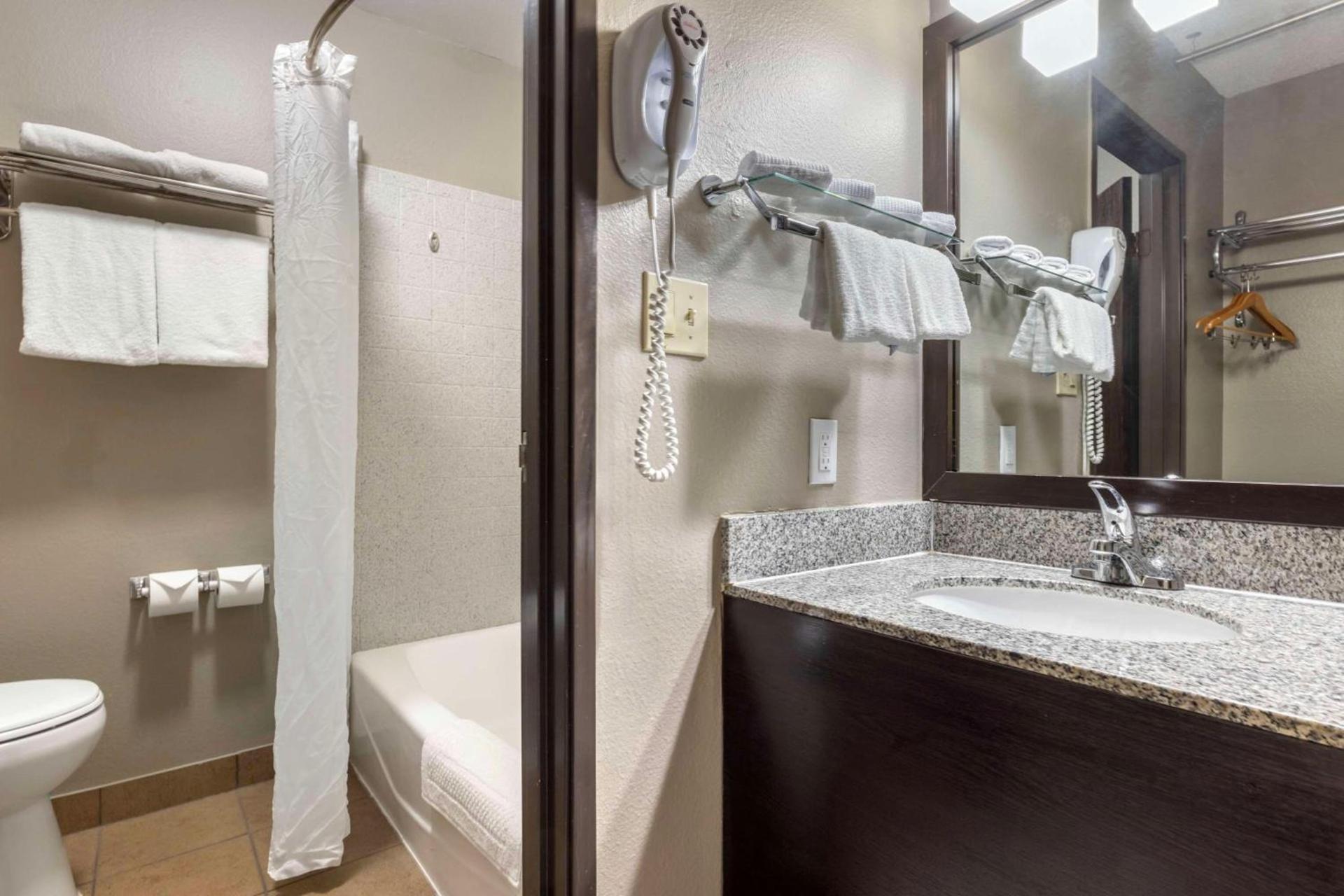 Best Western McCarran Inn photo 38