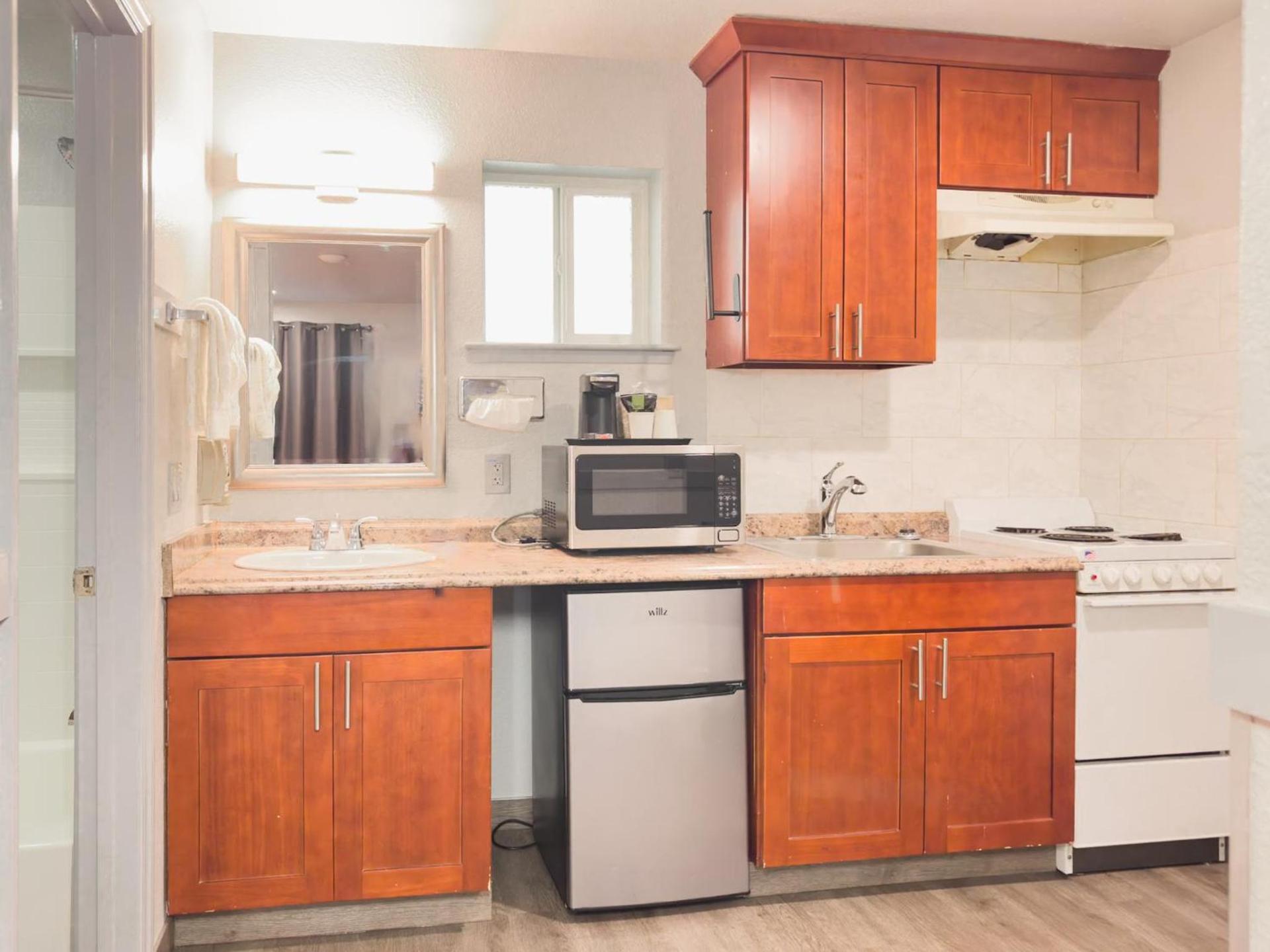 Americas Inn & Suite photo 27