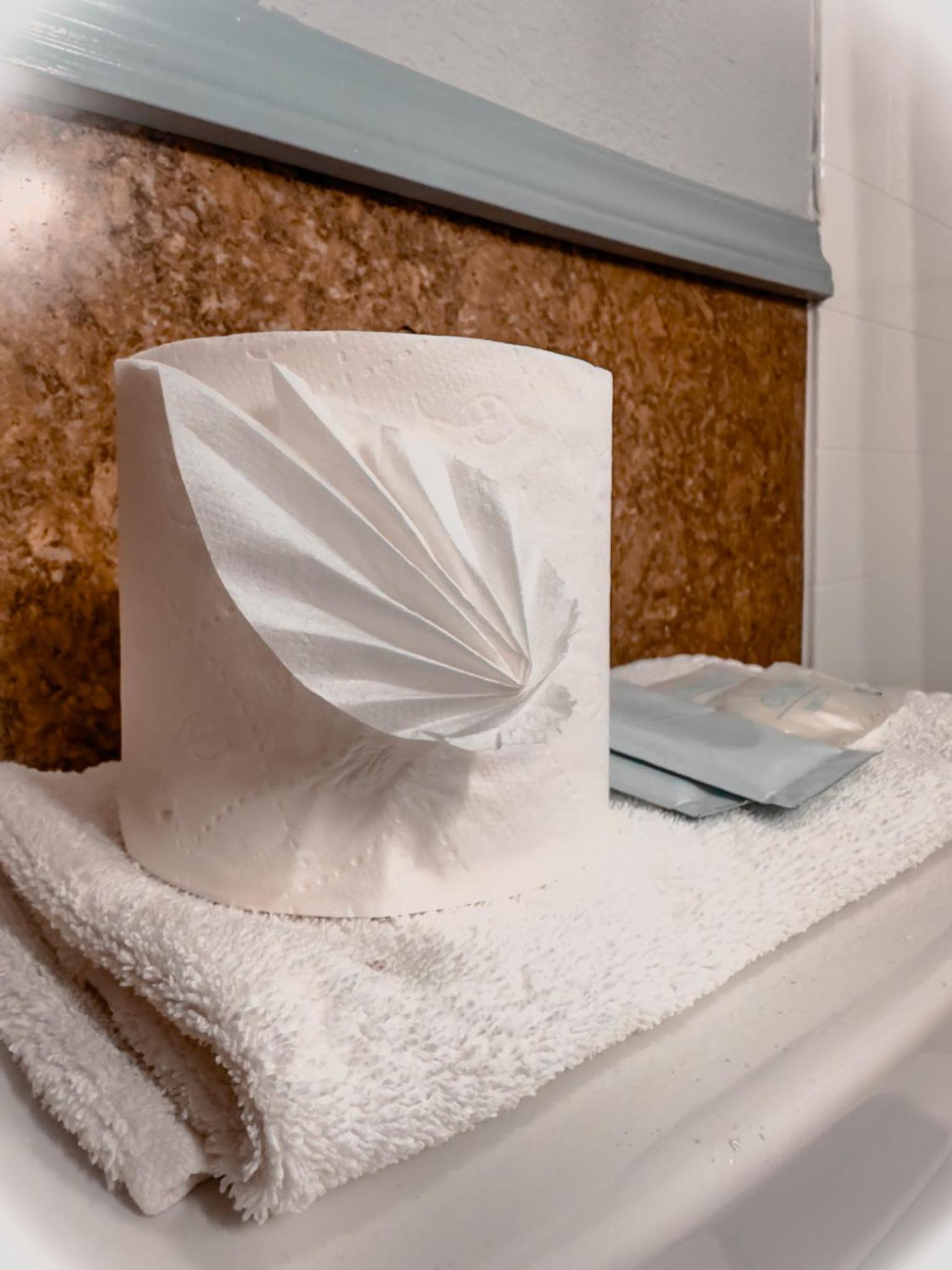 Americas Inn & Suite photo 18