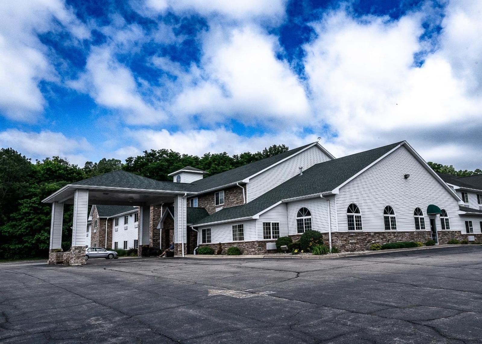 Savanna Inn & Suites photo 1