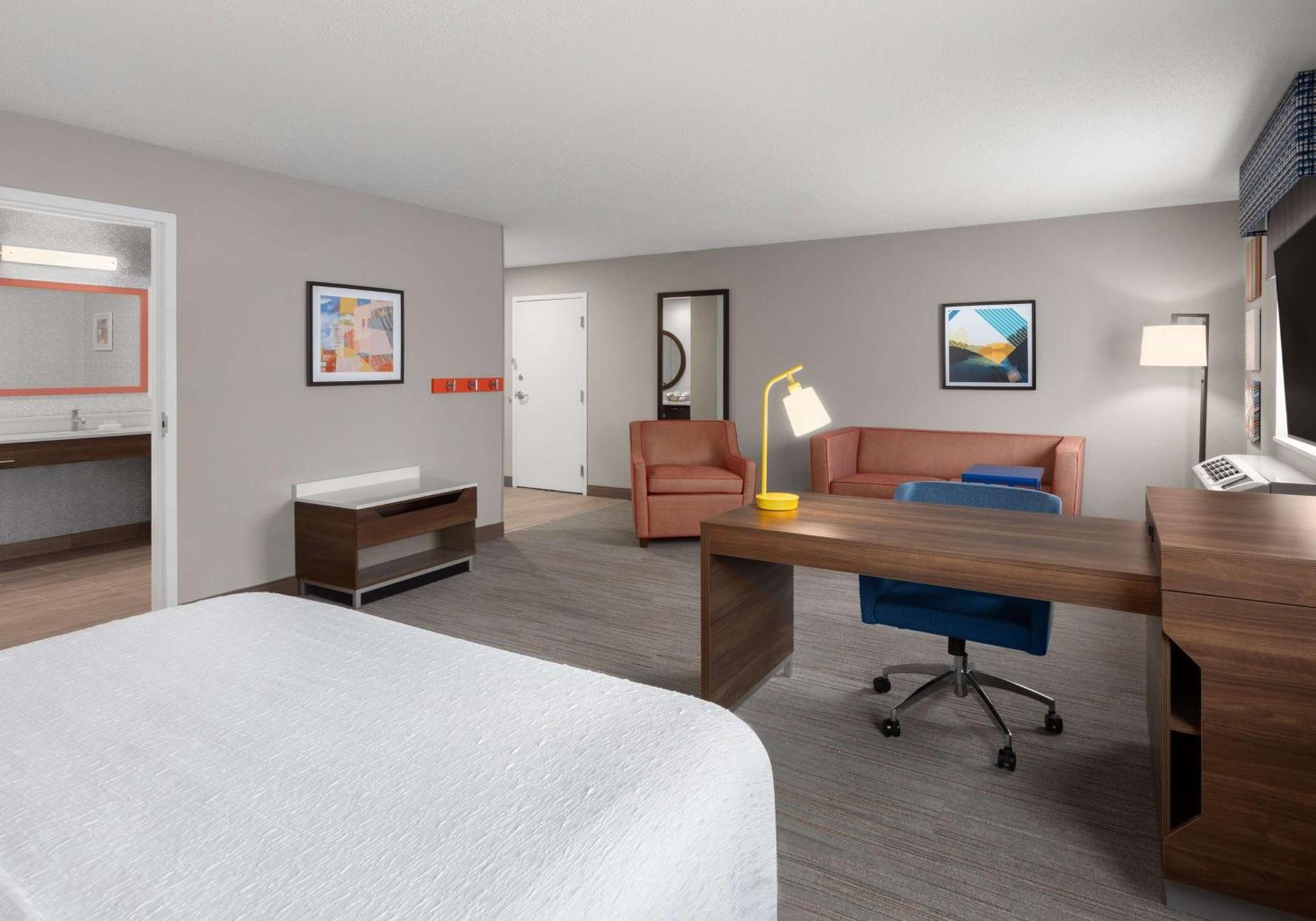 Hampton Inn & Suites Saginaw photo 17