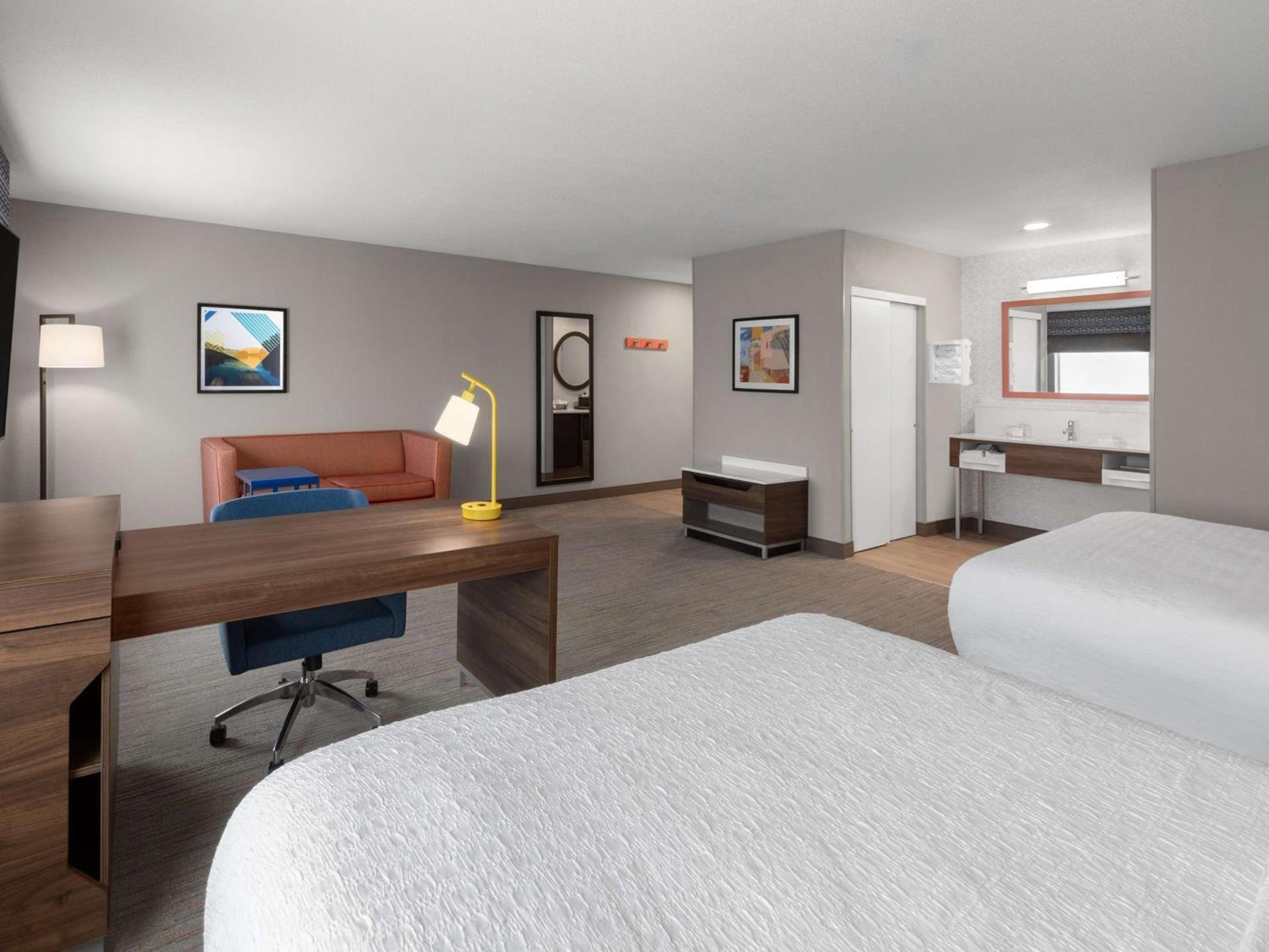 Hampton Inn & Suites Saginaw photo 24