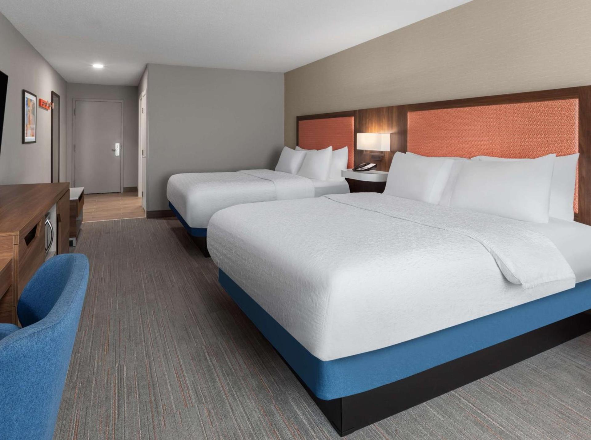 Hampton Inn & Suites Saginaw photo 25