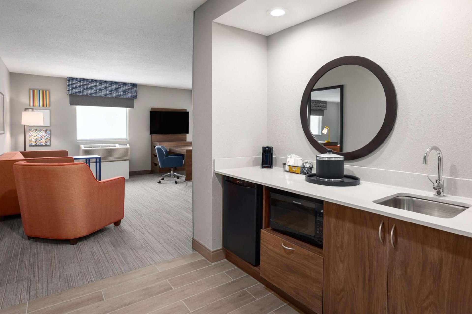 Hampton Inn & Suites Saginaw photo 28