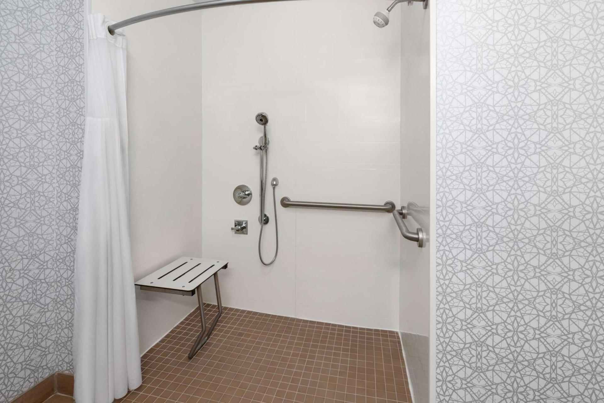 Hampton Inn & Suites Saginaw photo 31