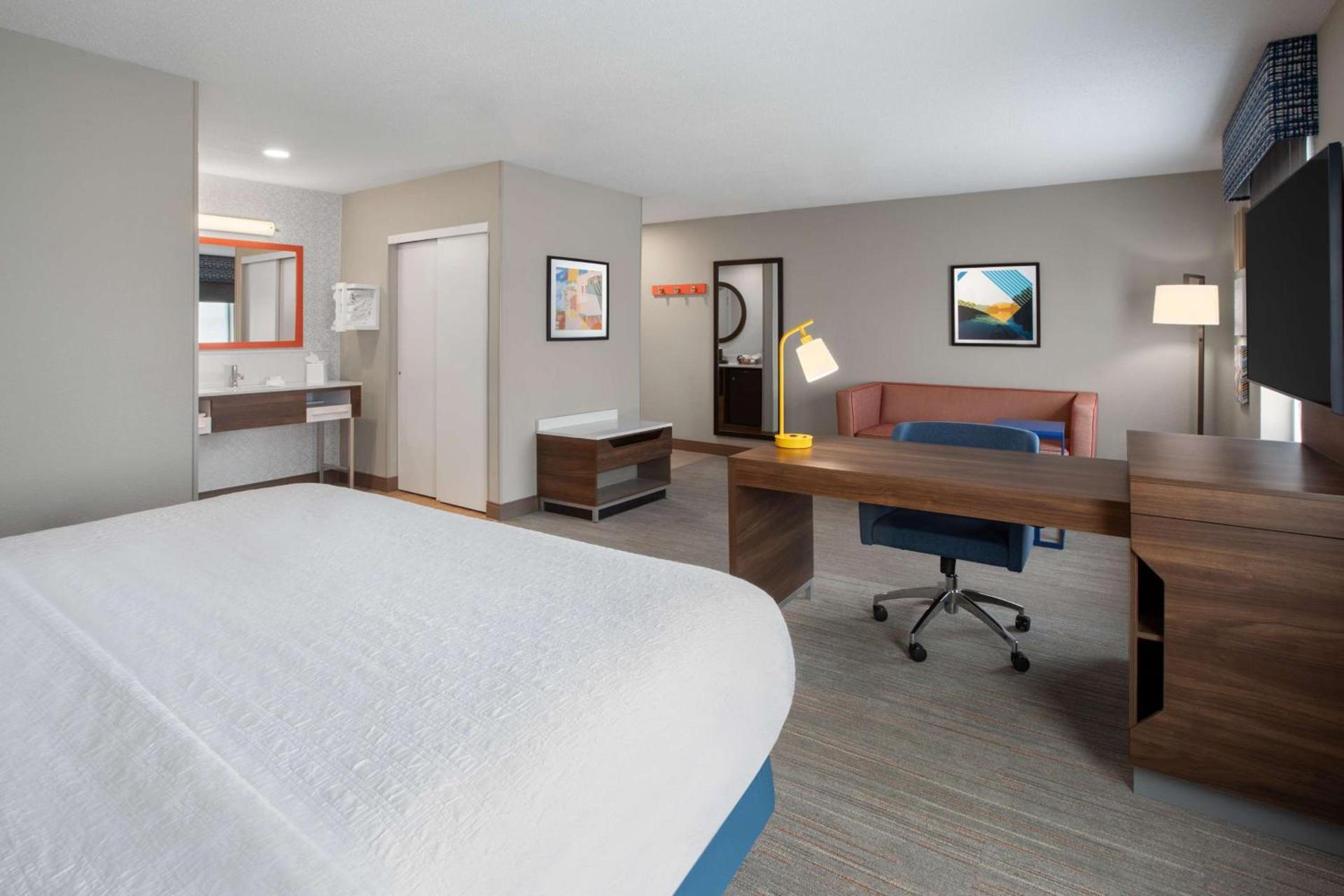 Hampton Inn & Suites Saginaw photo 35