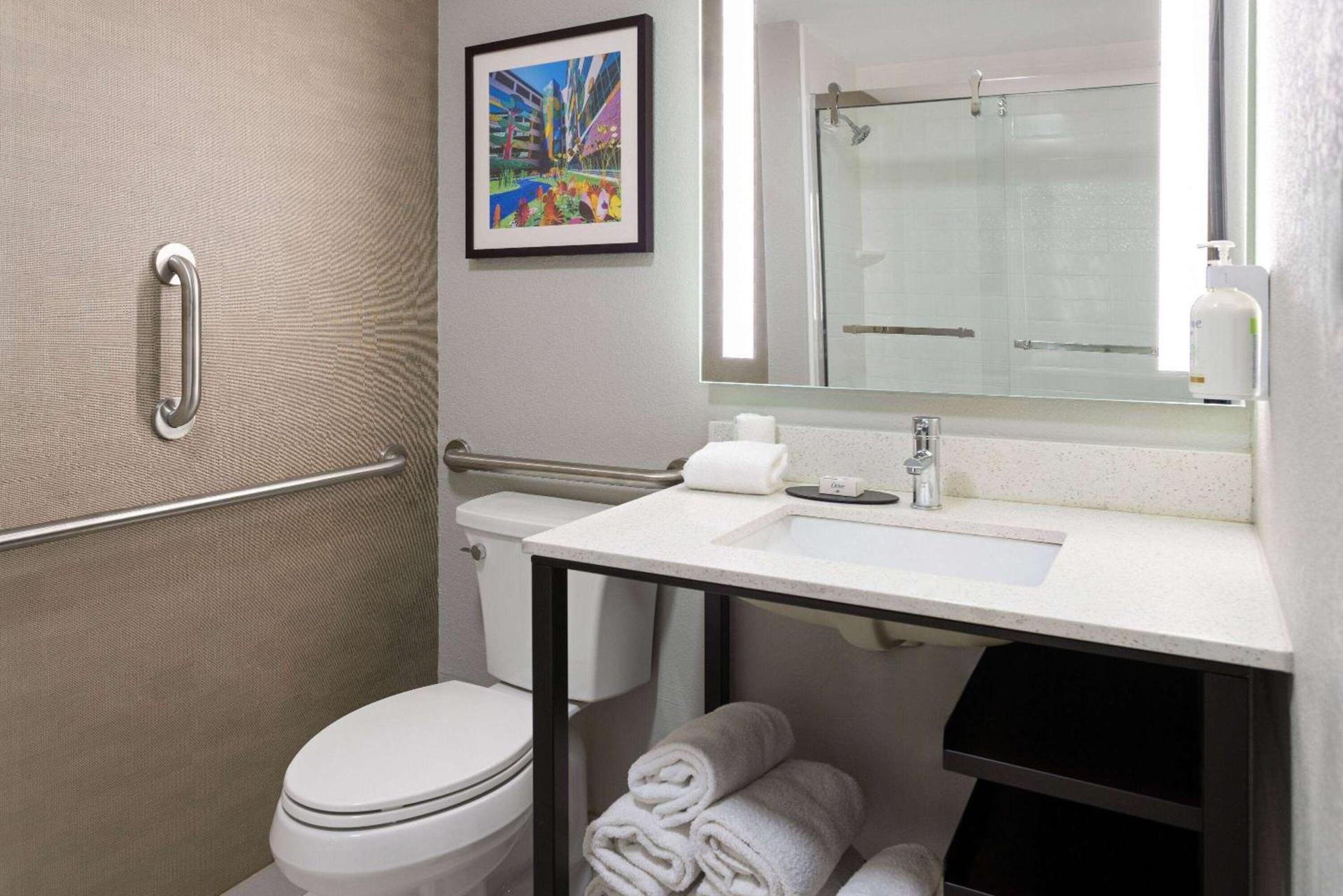 La Quinta Inn & Suites by Wyndham Memphis I-240 photo 11