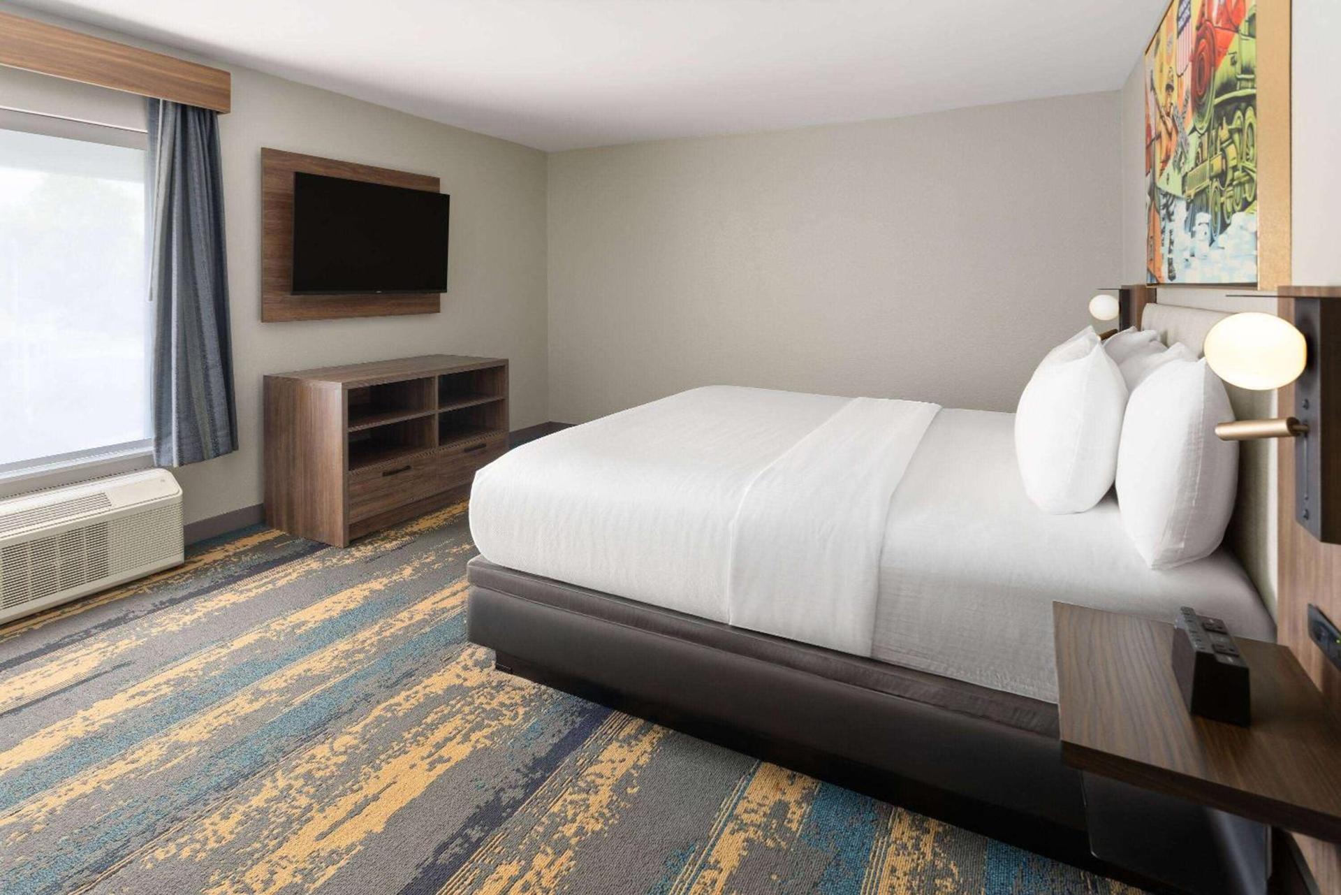 La Quinta Inn & Suites by Wyndham Memphis I-240 photo 22