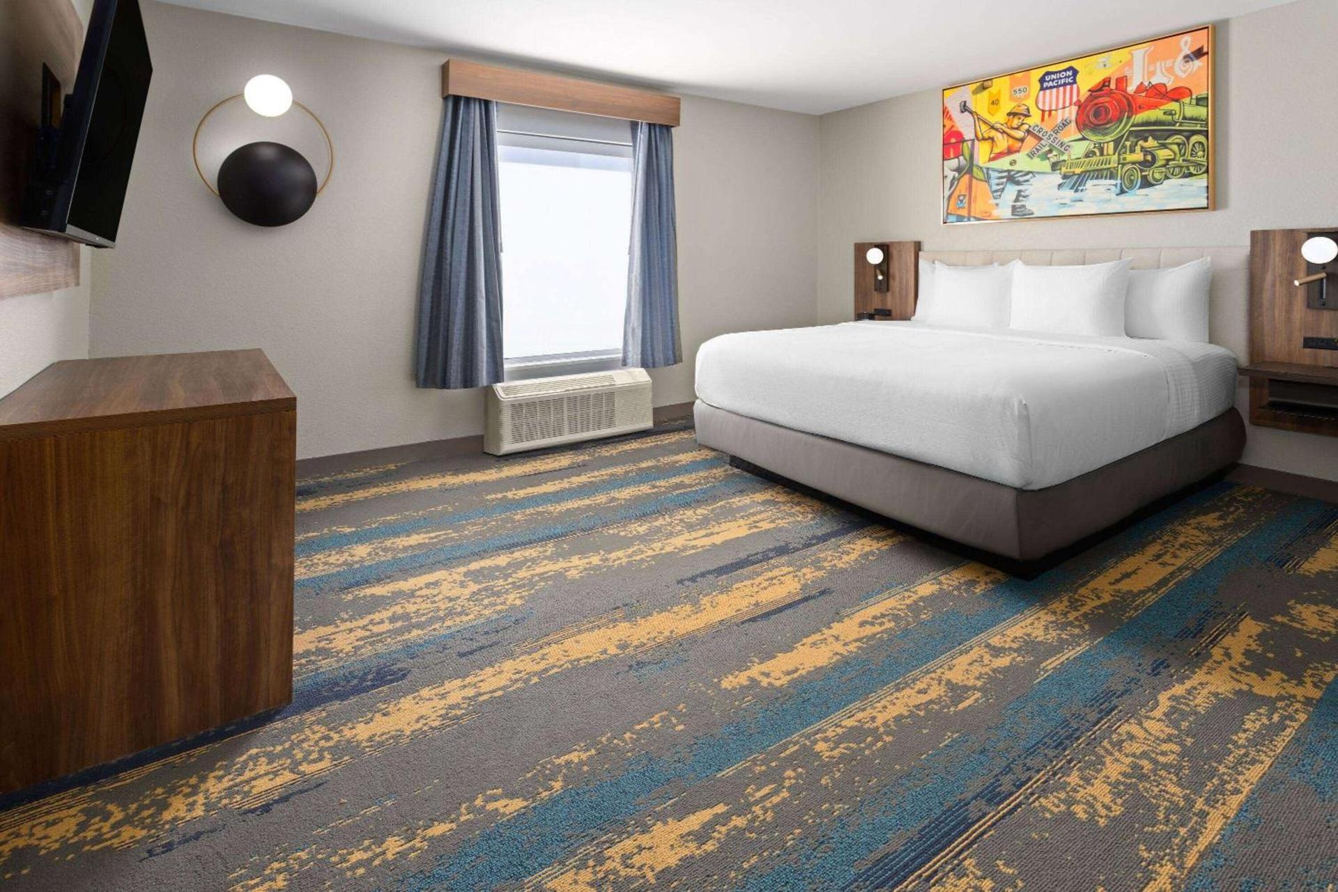 La Quinta Inn & Suites by Wyndham Memphis I-240 photo 24