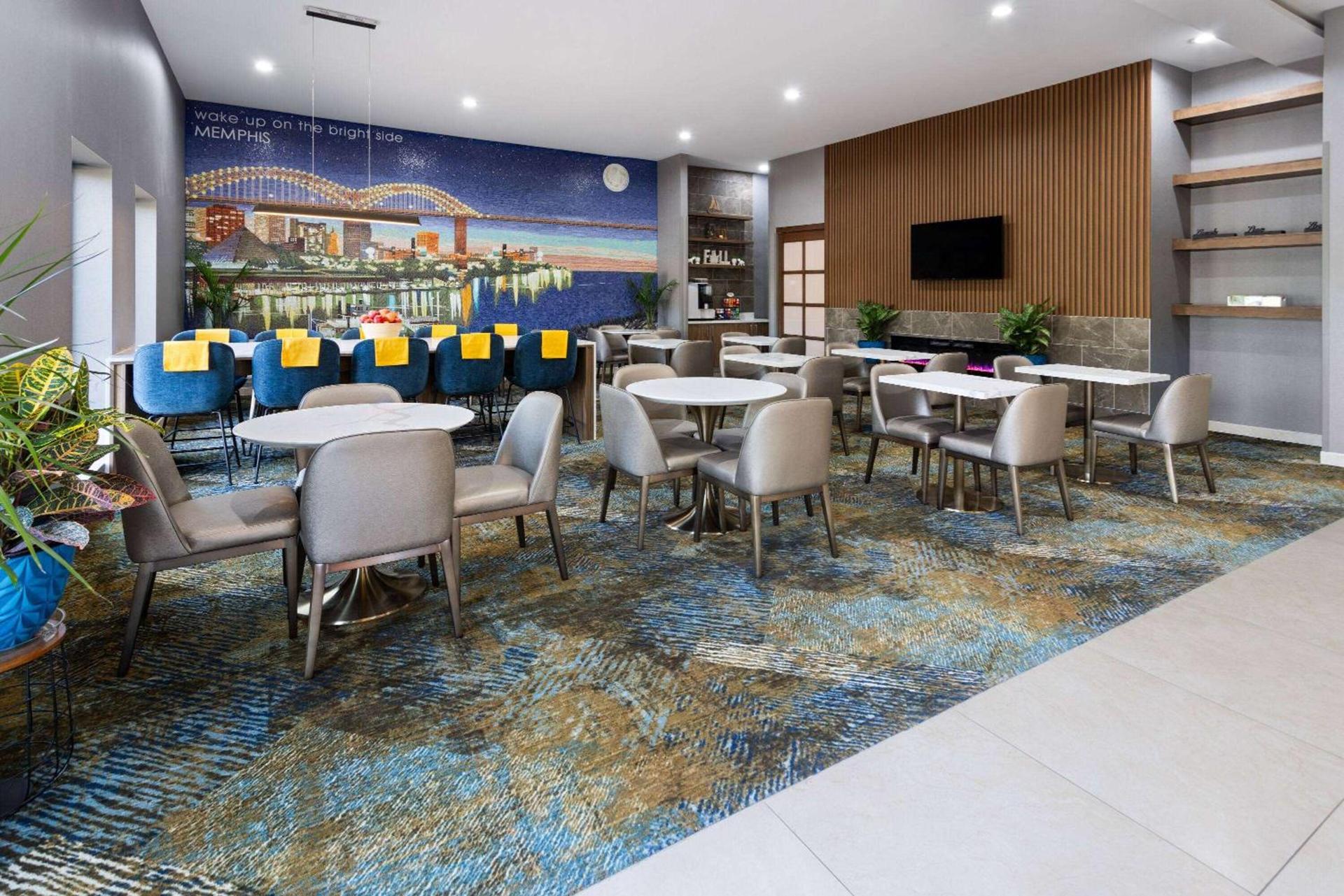 La Quinta Inn & Suites by Wyndham Memphis I-240 photo 36