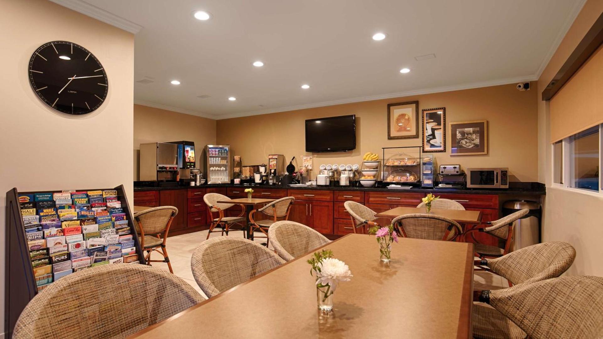 Best Western The Inn & Suites Pacific Grove photo 3
