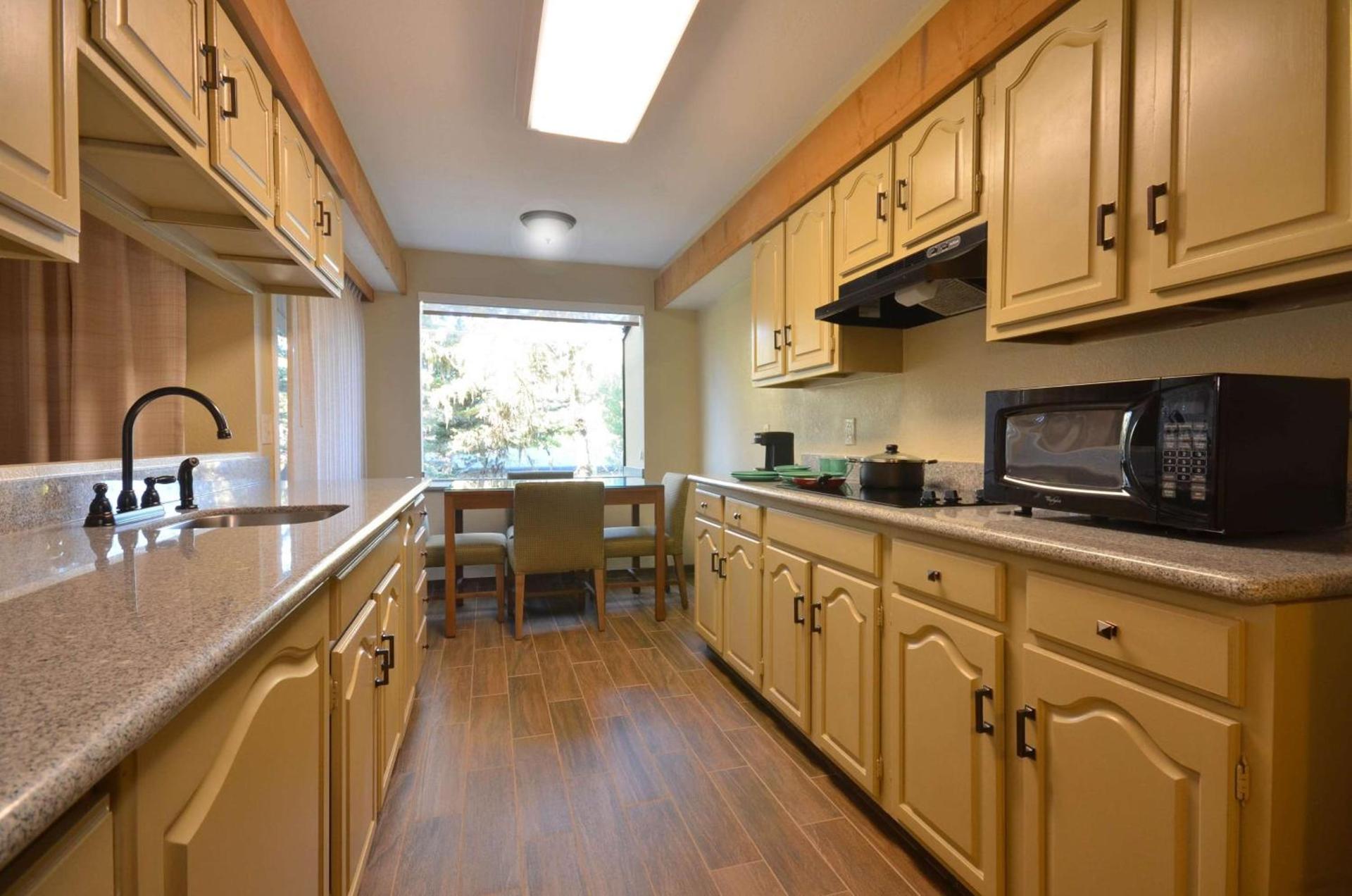 Best Western The Inn & Suites Pacific Grove photo 8