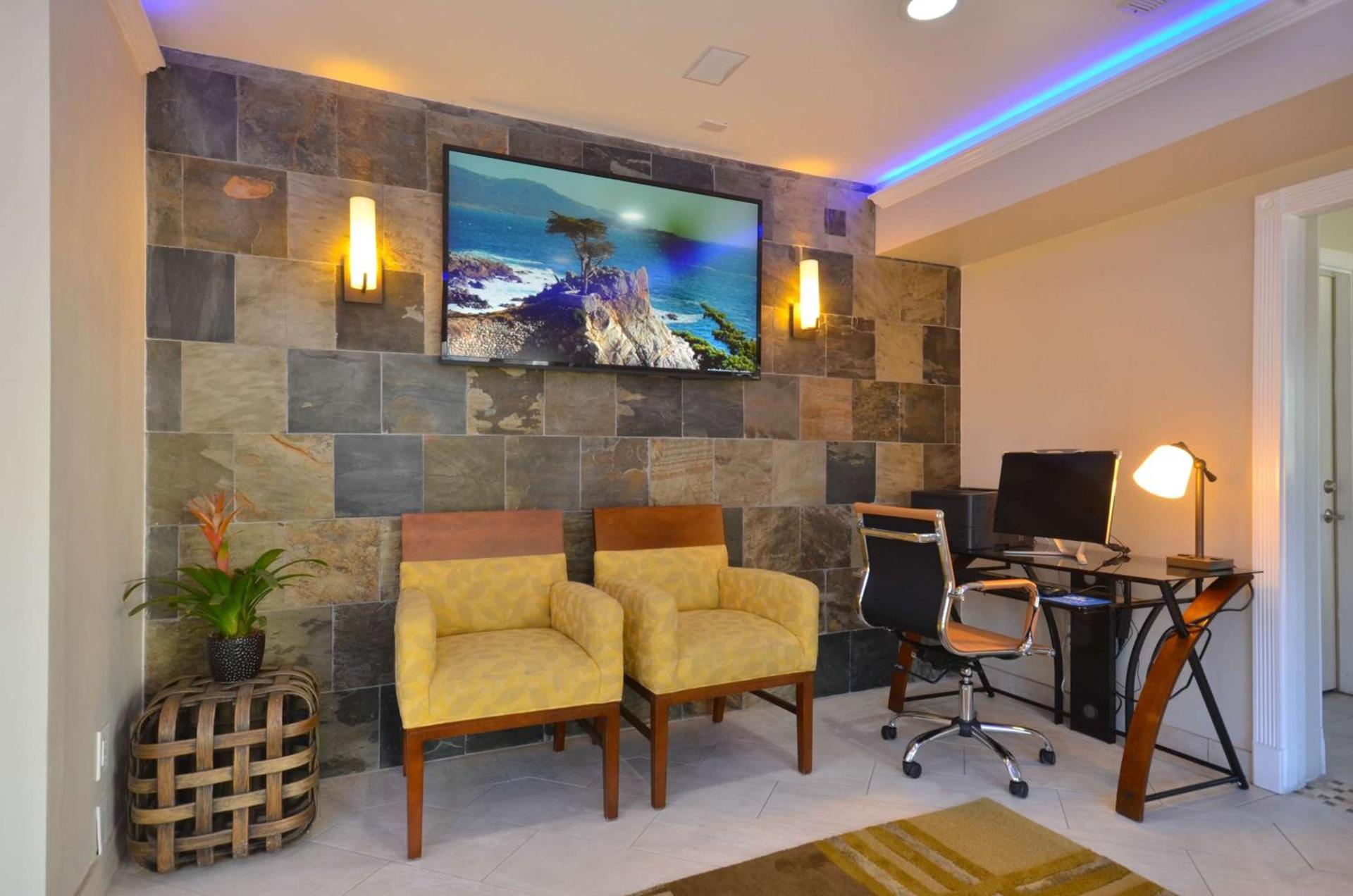 Best Western The Inn & Suites Pacific Grove photo 9