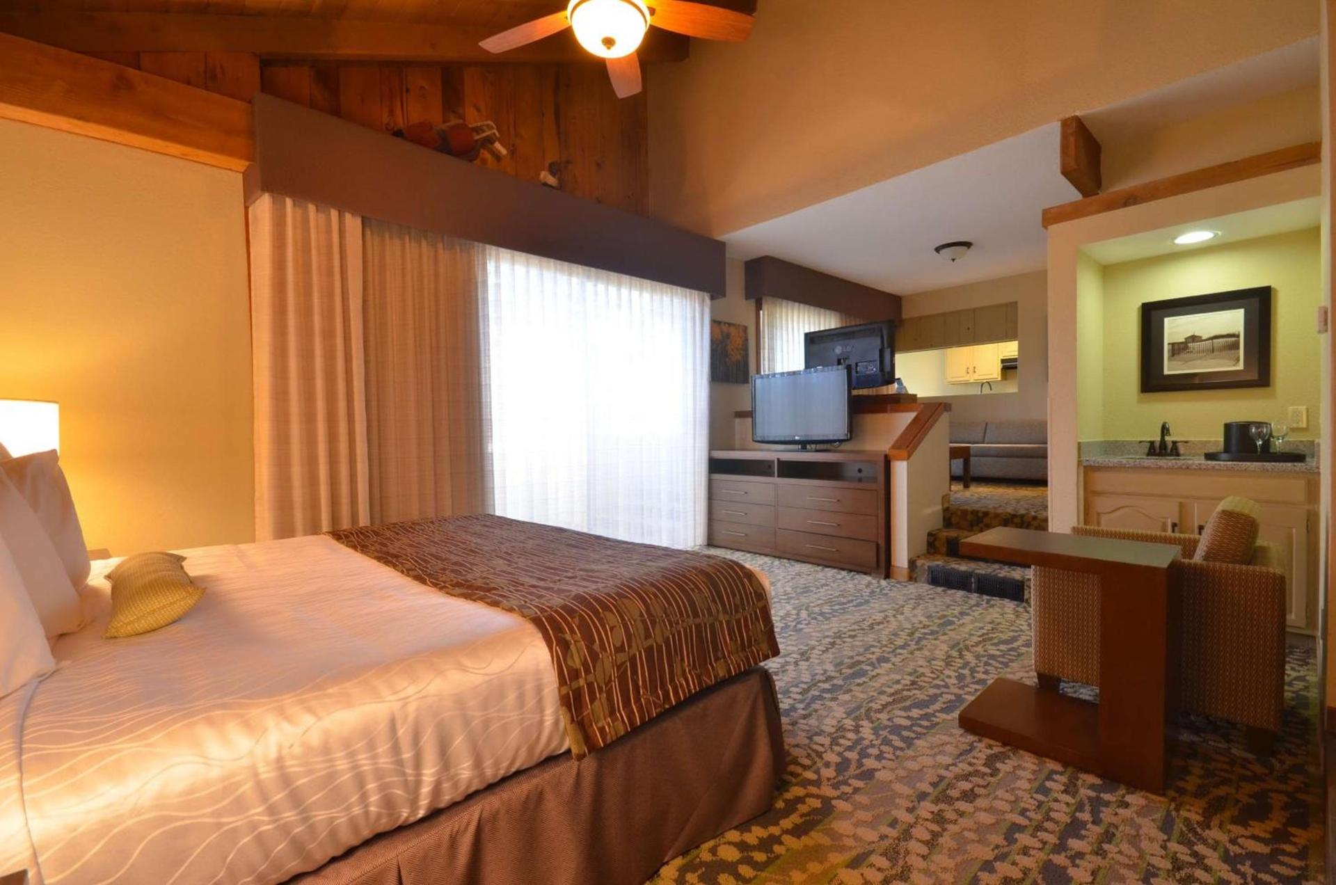 Best Western The Inn & Suites Pacific Grove photo 17