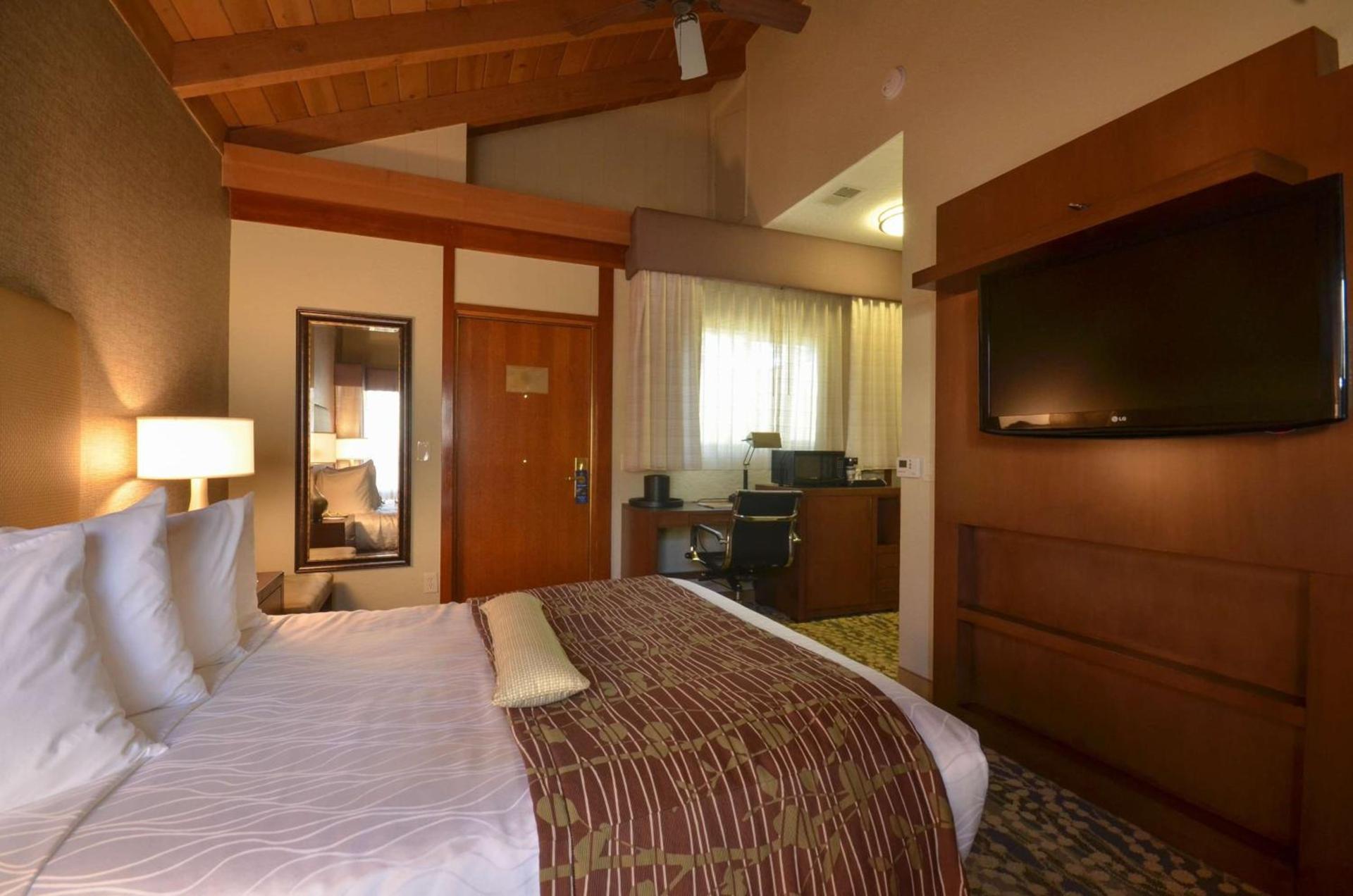 Best Western The Inn & Suites Pacific Grove photo 21