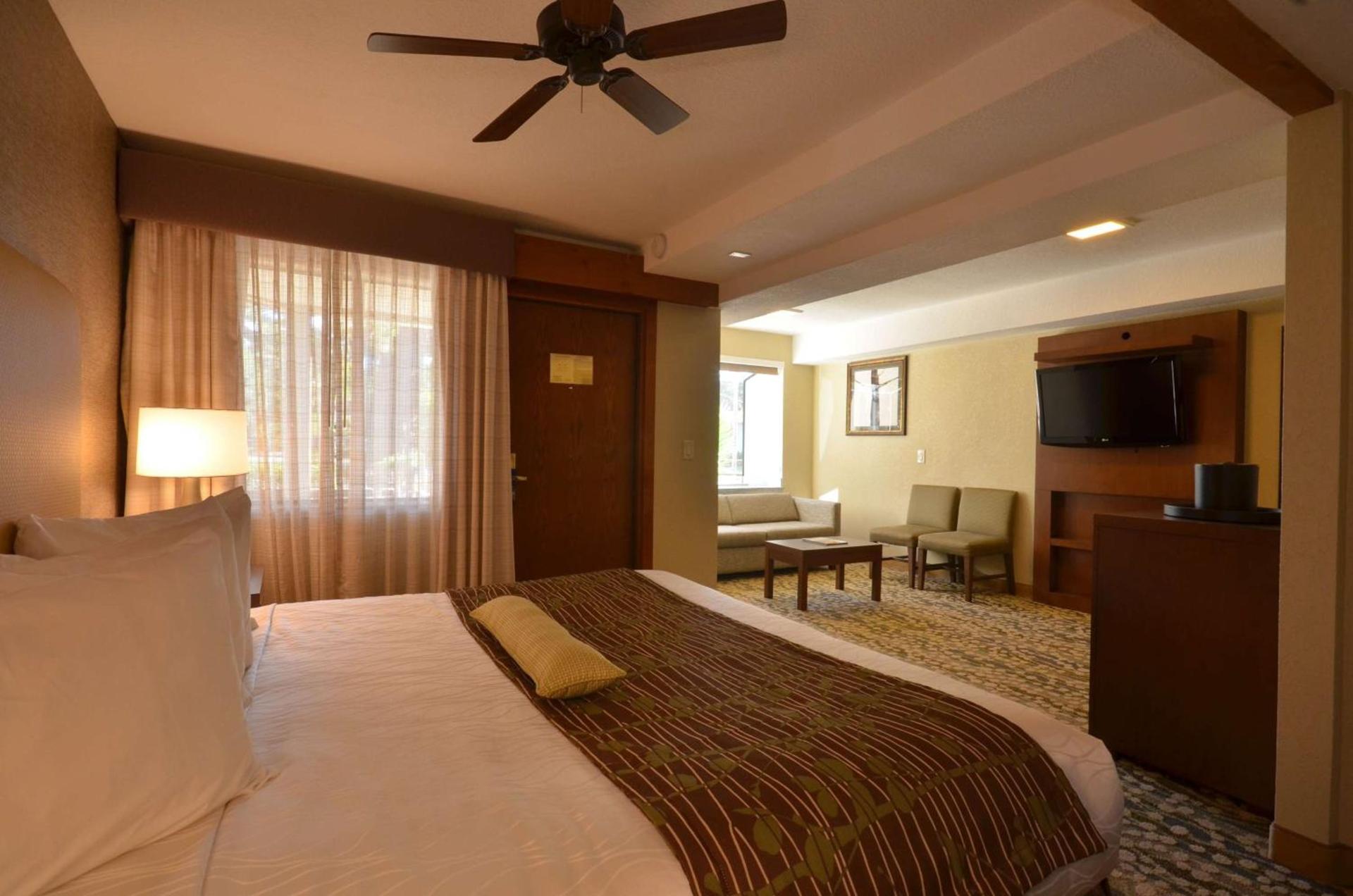 Best Western The Inn & Suites Pacific Grove photo 24