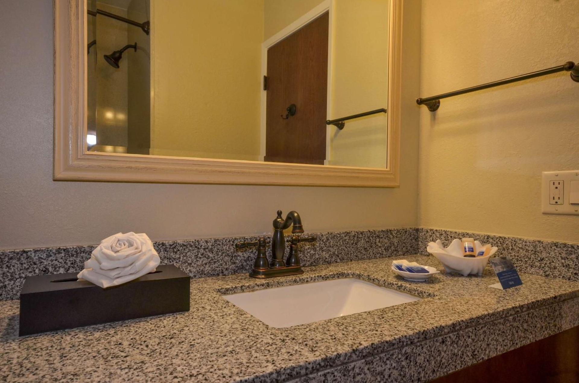 Best Western The Inn & Suites Pacific Grove photo 26