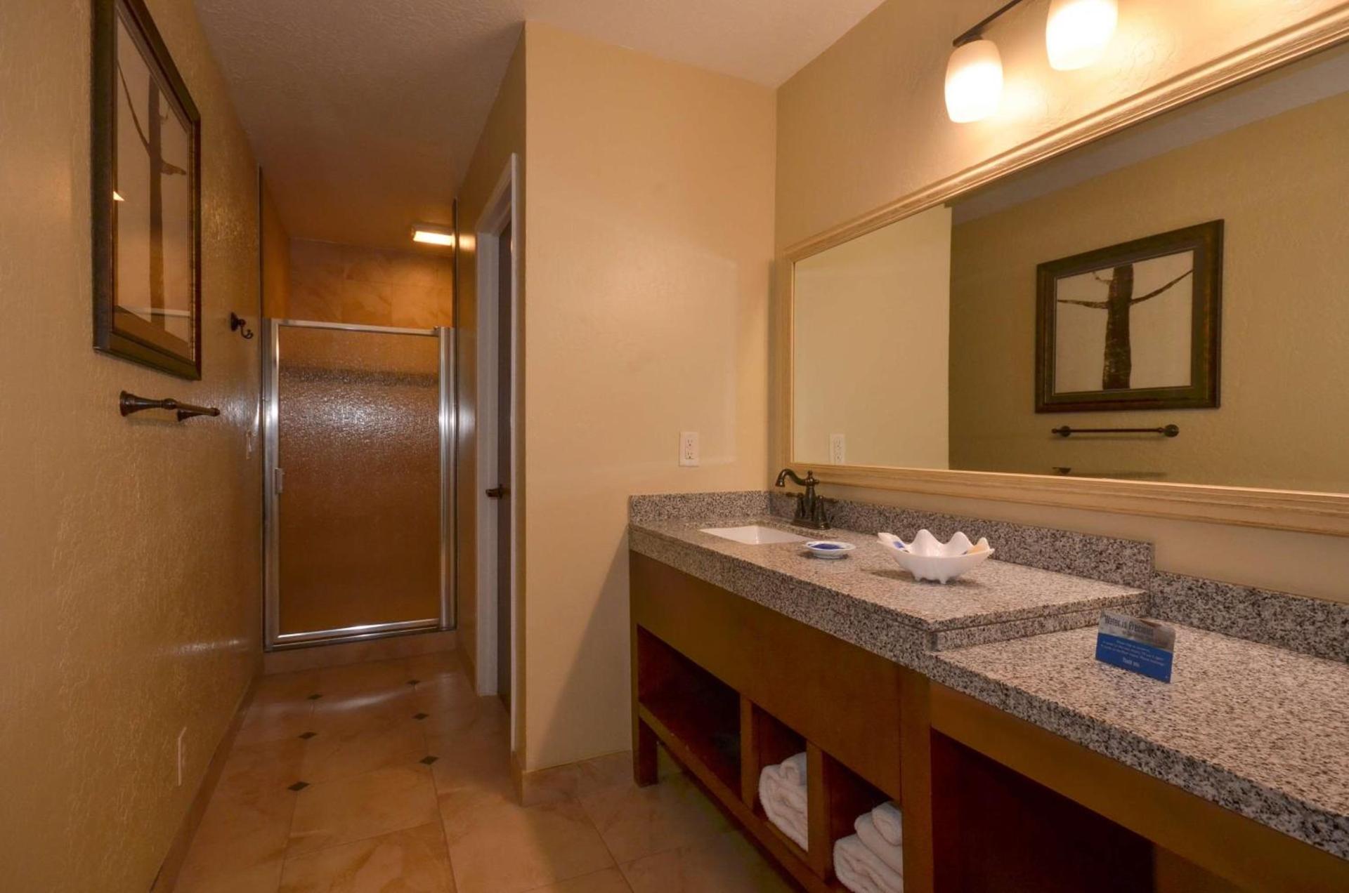 Best Western The Inn & Suites Pacific Grove photo 27