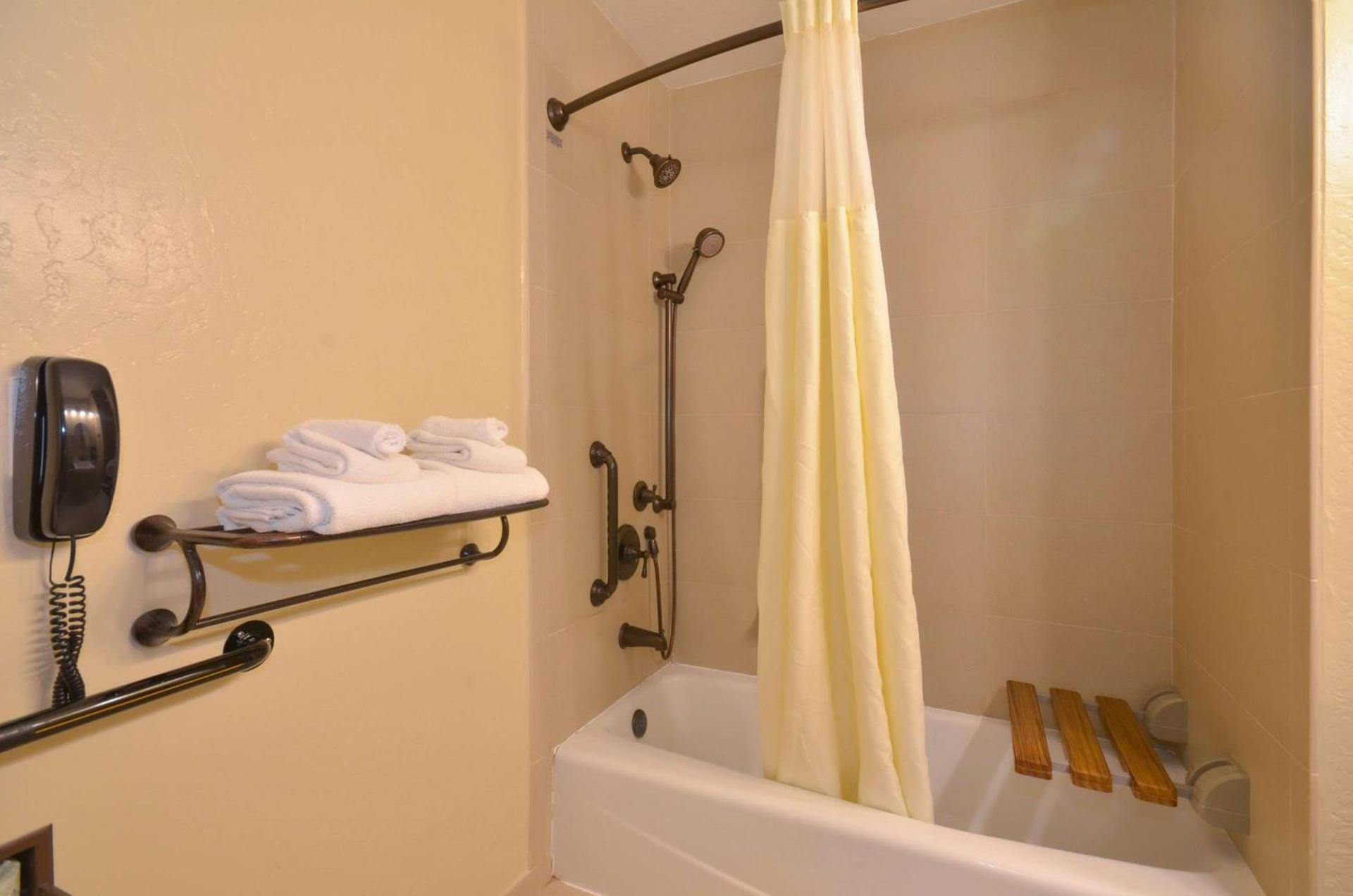 Best Western The Inn & Suites Pacific Grove photo 28