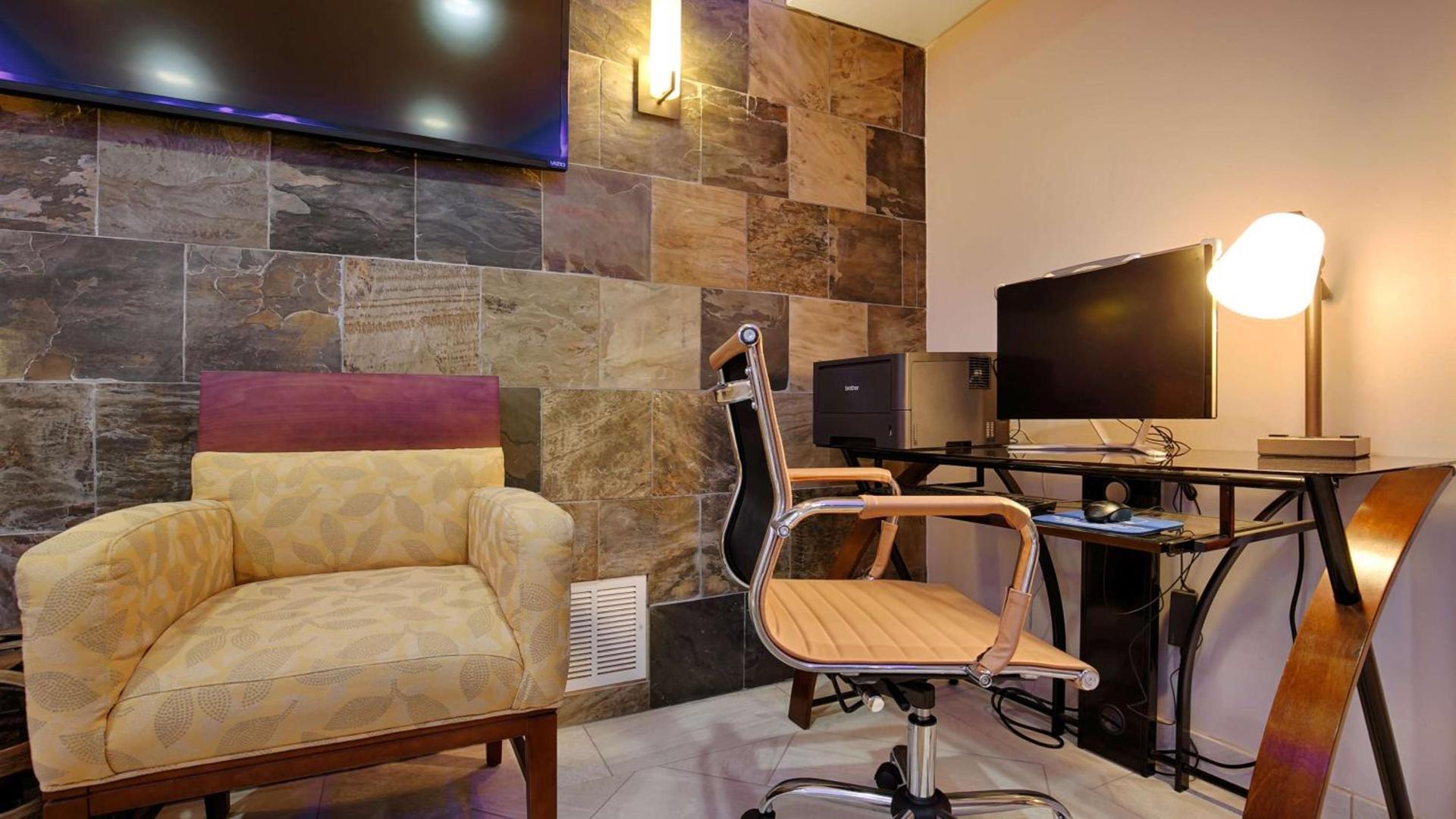 Best Western The Inn & Suites Pacific Grove photo 30