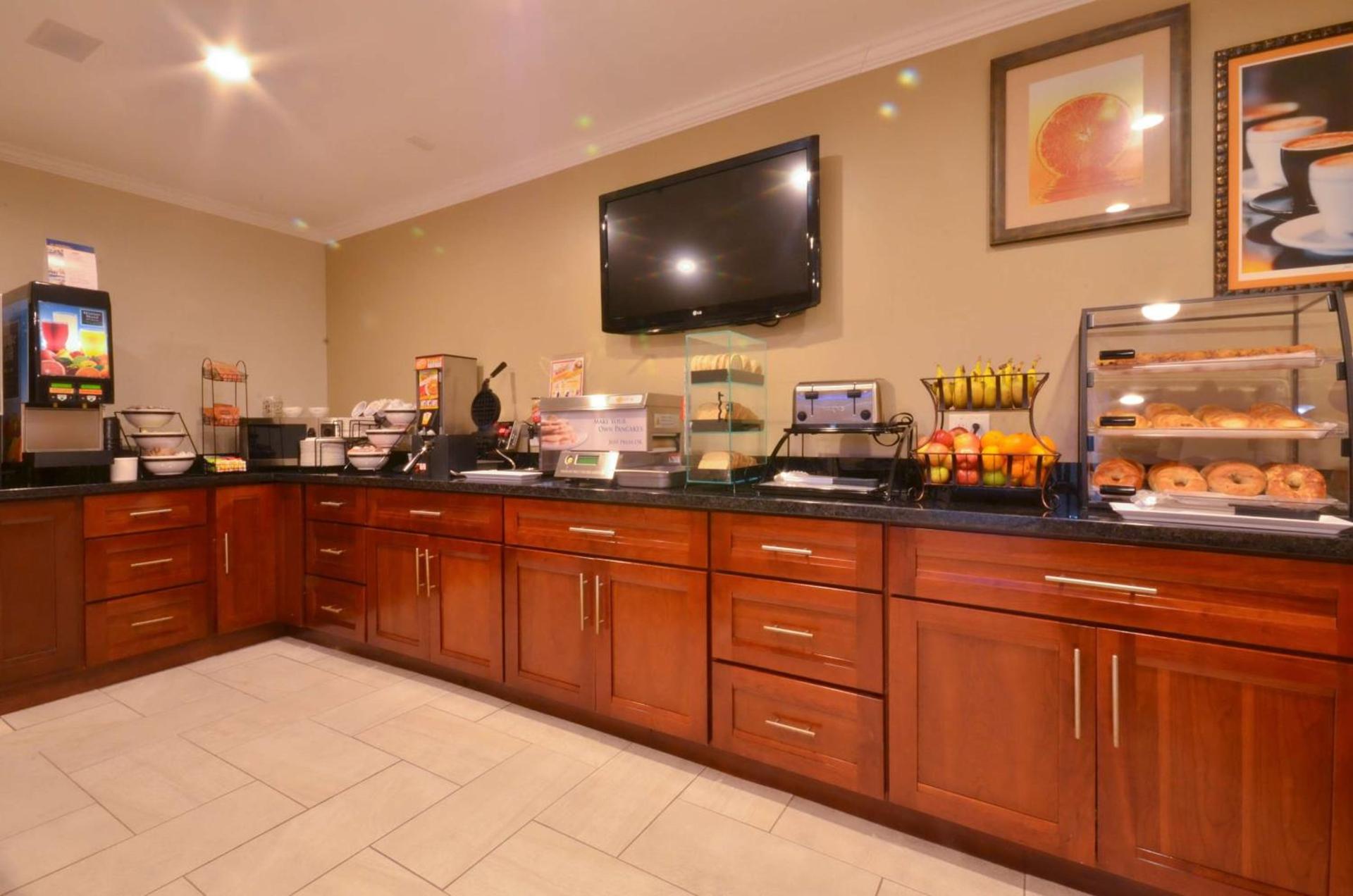 Best Western The Inn & Suites Pacific Grove photo 32