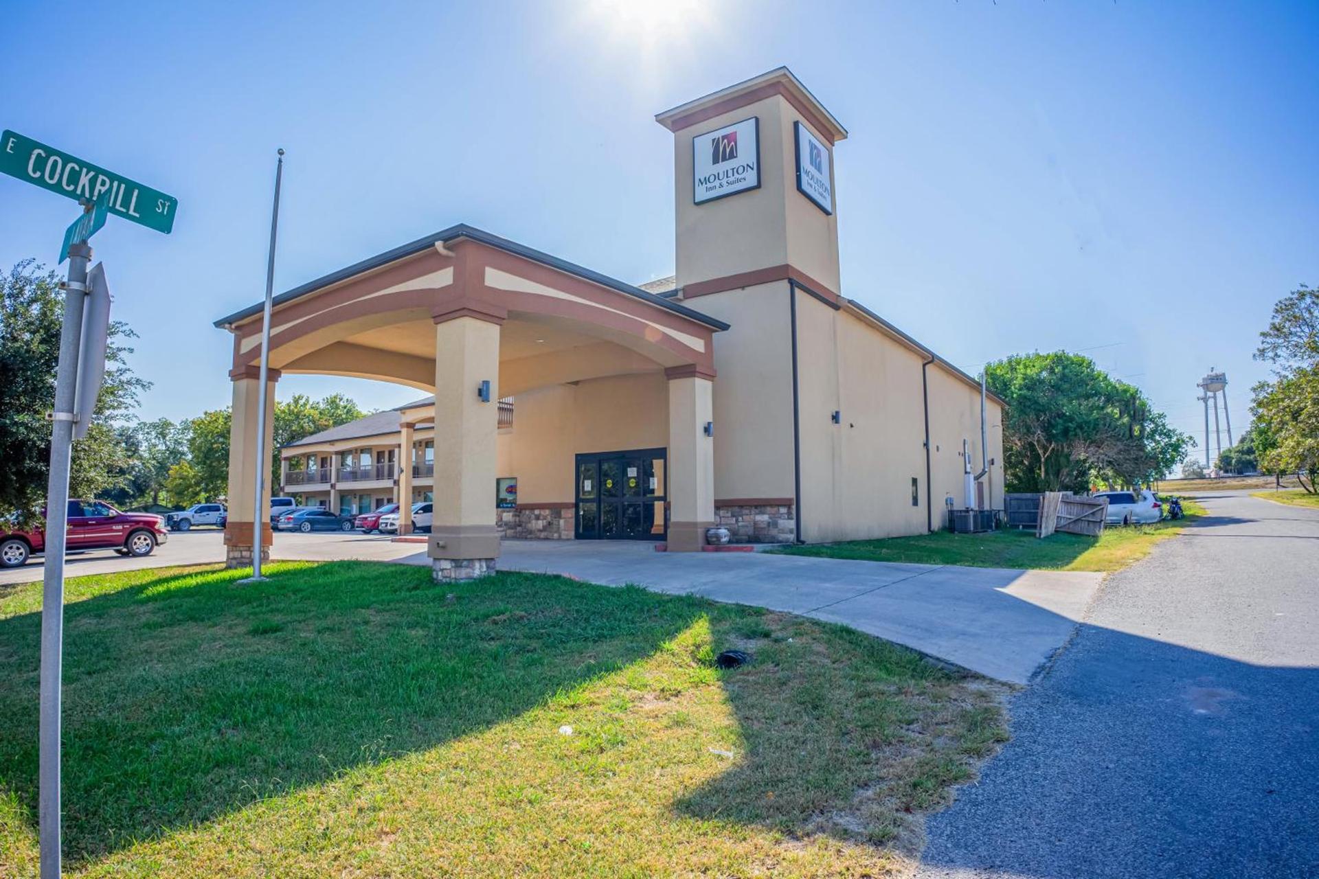 Moulton Inn & Suites By OYO Near Shiner TX photo 5