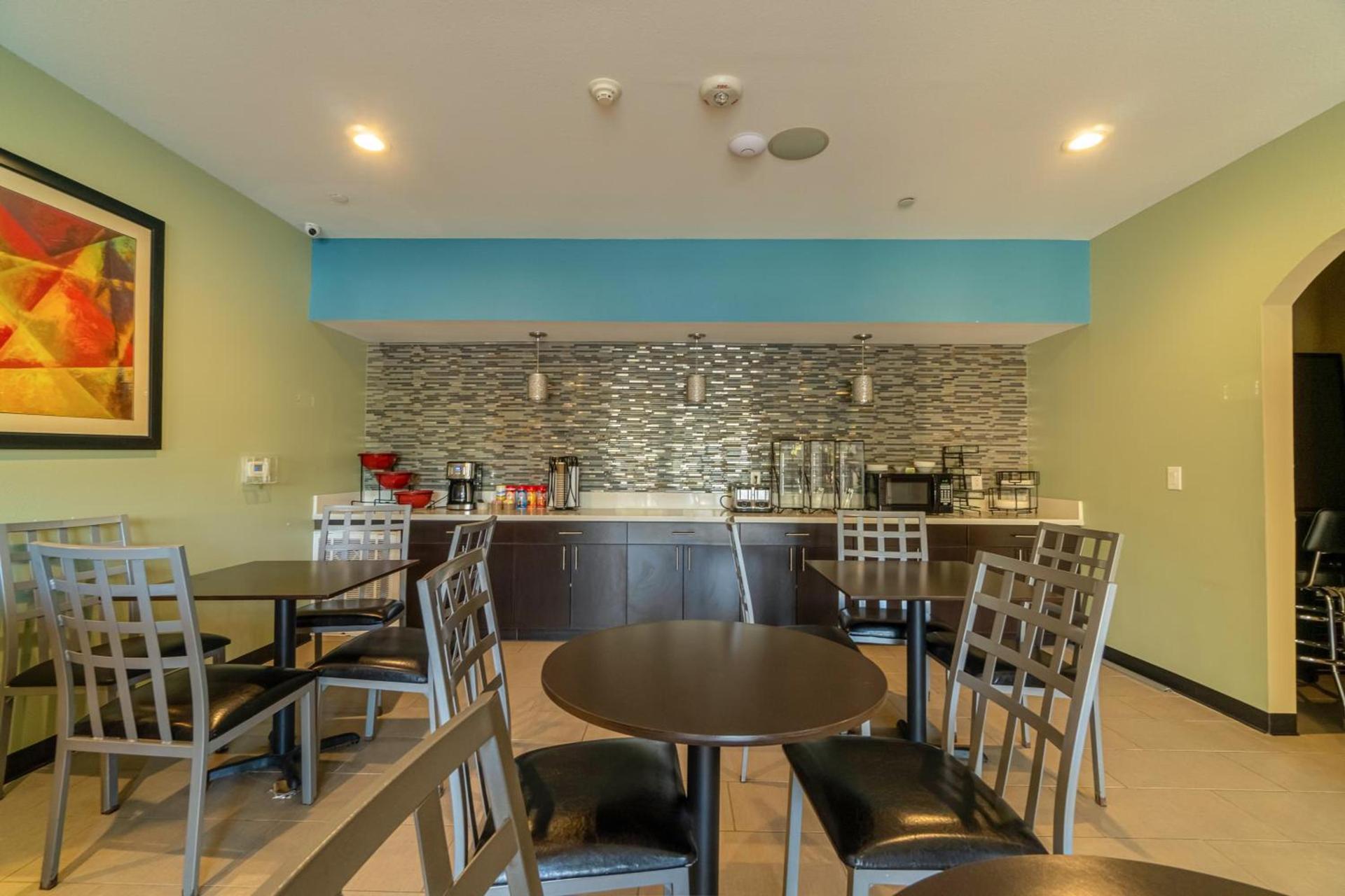 Moulton Inn & Suites By OYO Near Shiner TX photo 22
