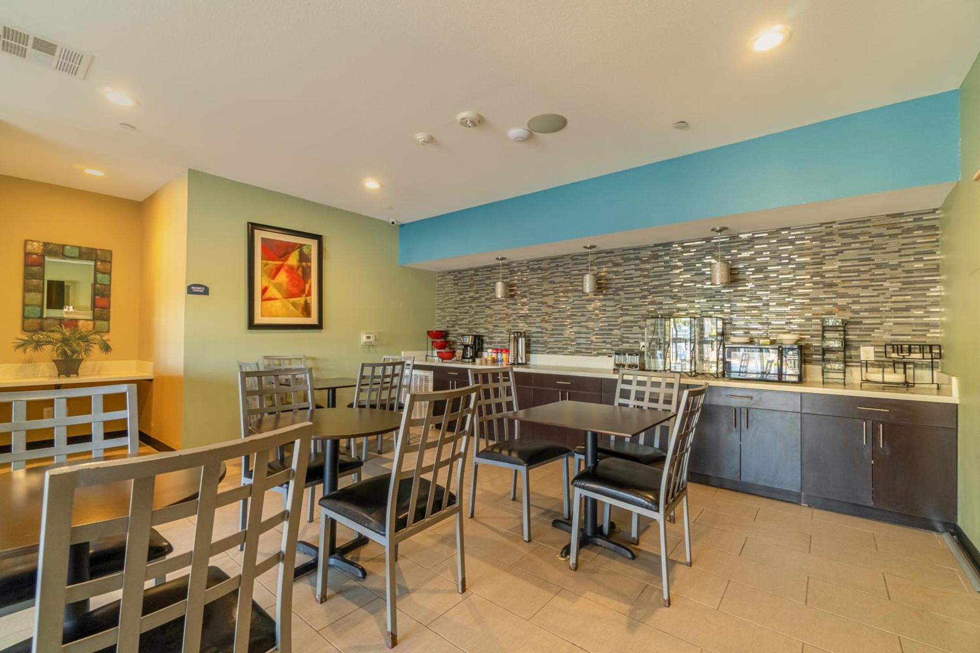 Moulton Inn & Suites By OYO Near Shiner TX photo 24
