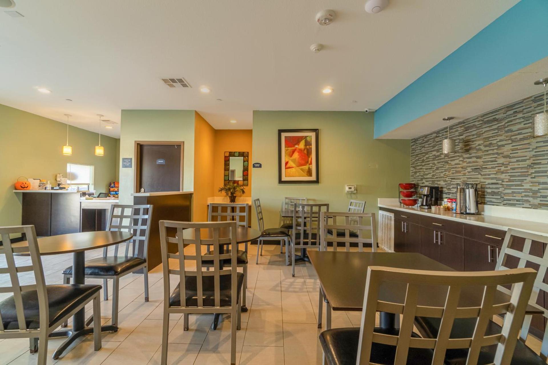 Moulton Inn & Suites By OYO Near Shiner TX photo 16