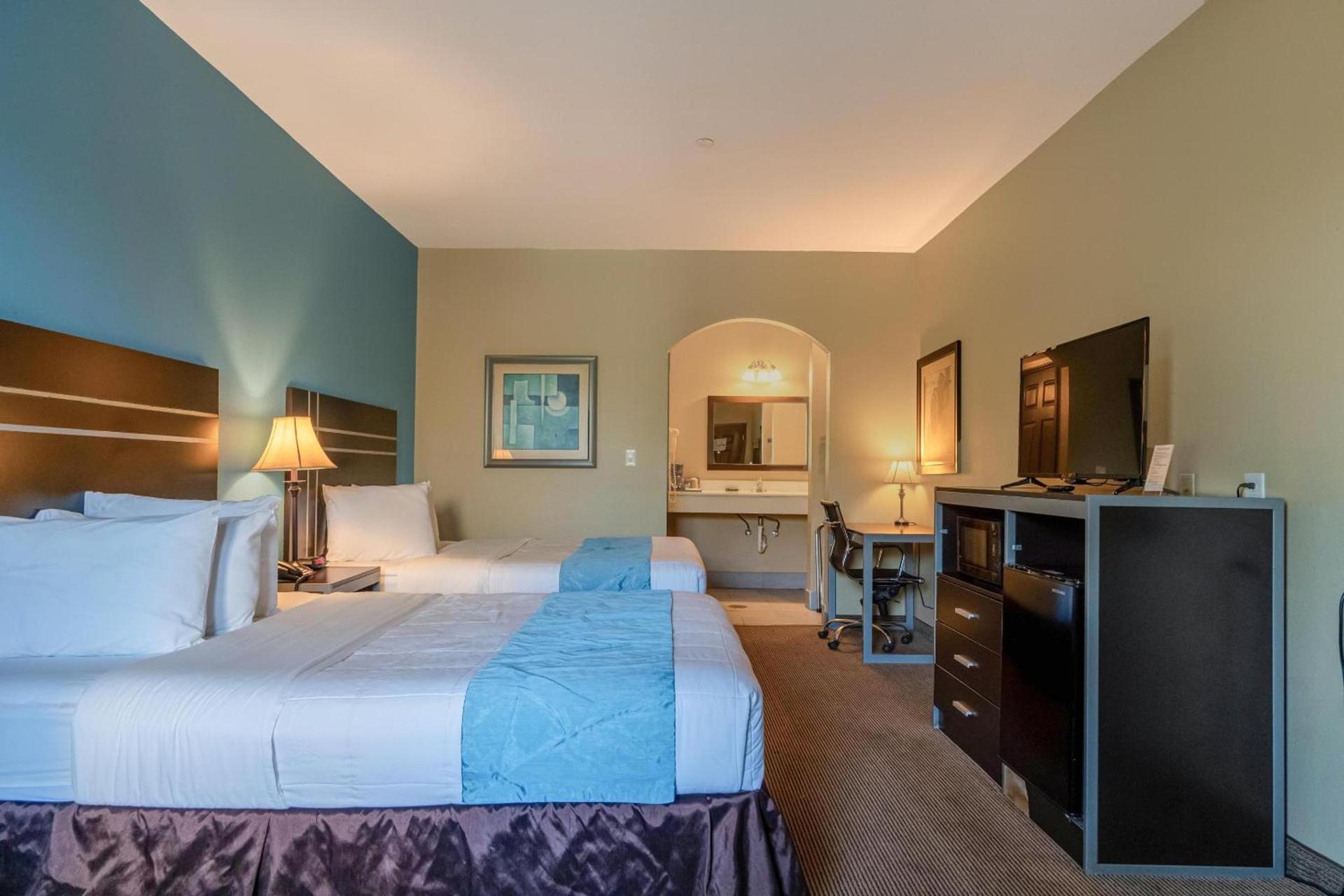 Moulton Inn & Suites By OYO Near Shiner TX photo 36