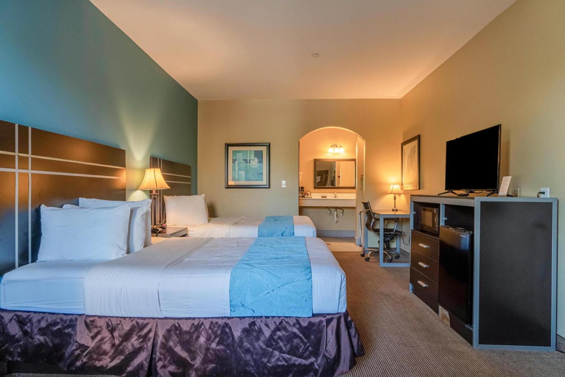 Moulton Inn & Suites By OYO Near Shiner TX photo 34