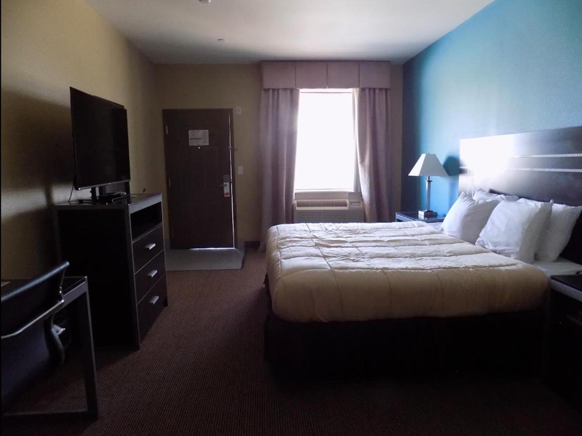 Moulton Inn & Suites By OYO Near Shiner TX photo 42