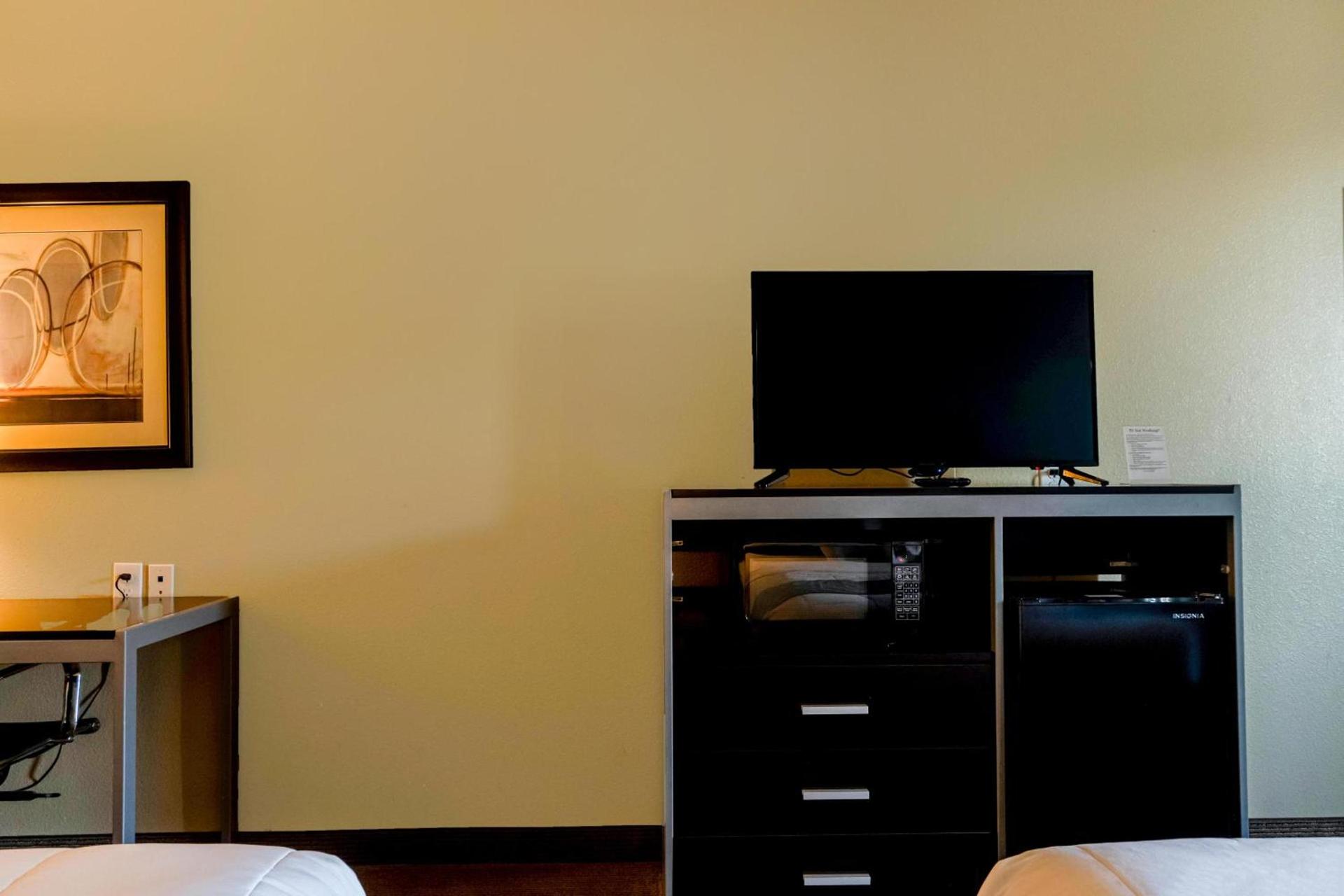 Moulton Inn & Suites By OYO Near Shiner TX photo 45