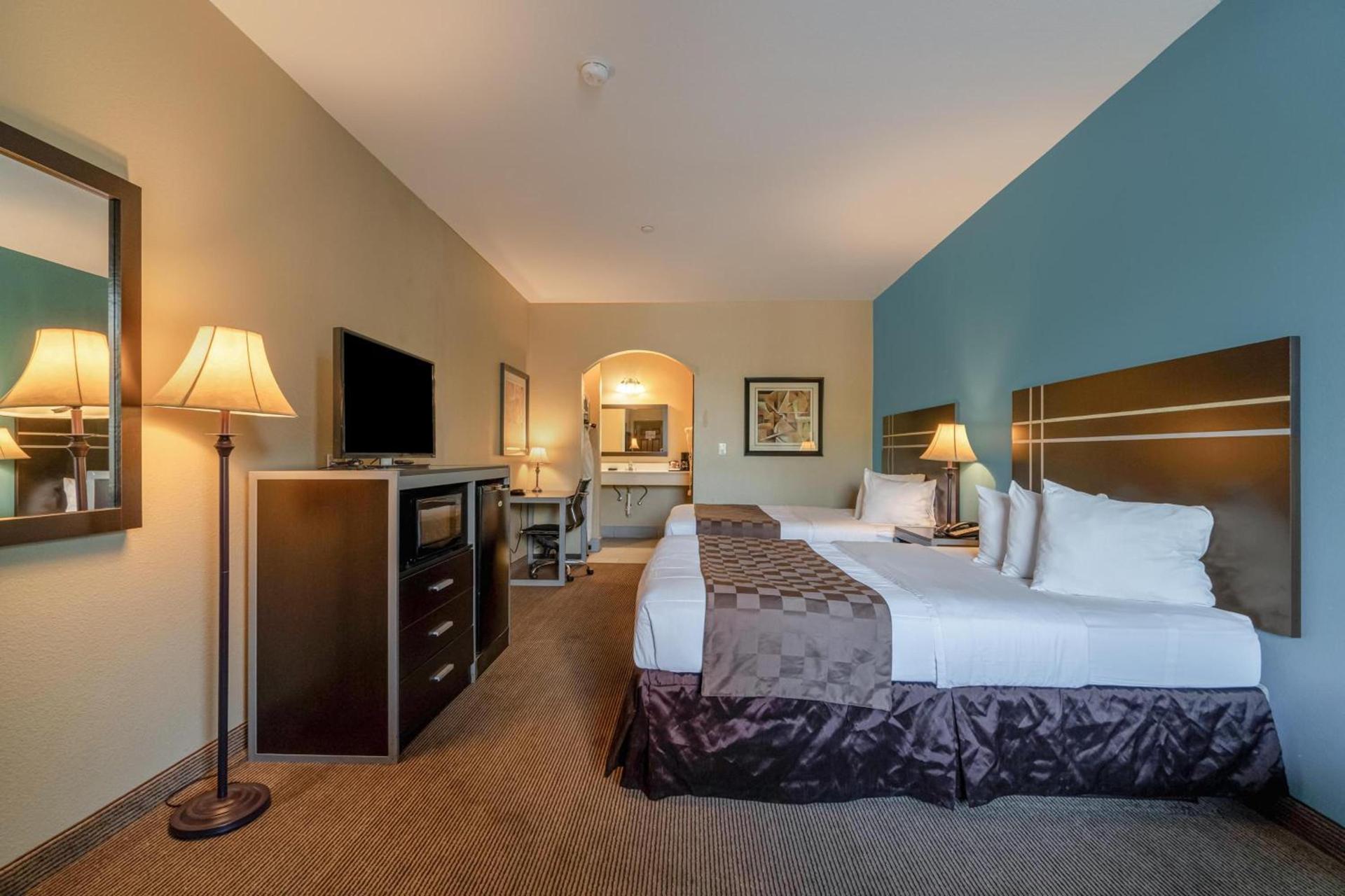 Moulton Inn & Suites By OYO Near Shiner TX photo 50