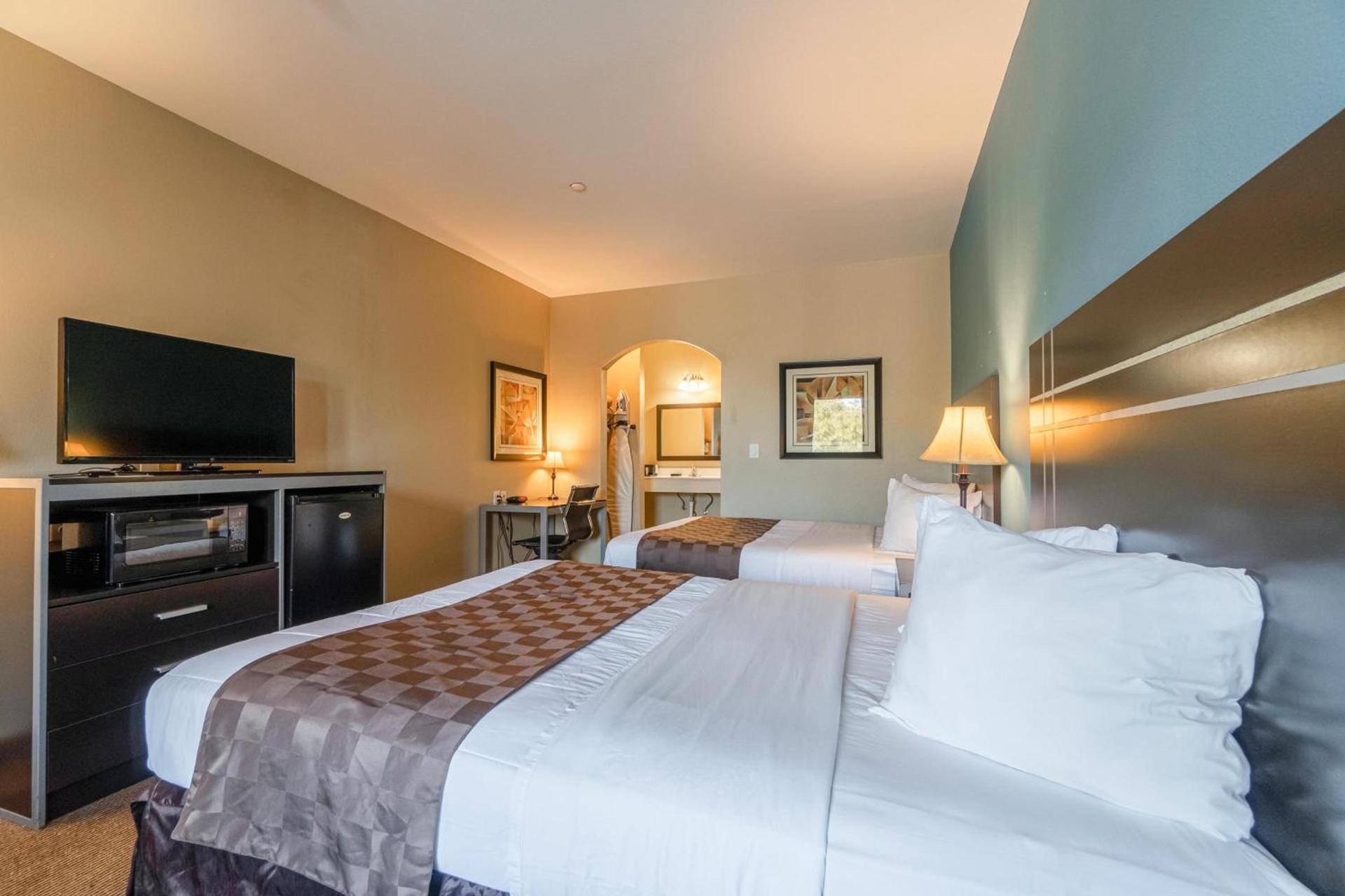 Moulton Inn & Suites By OYO Near Shiner TX photo 51