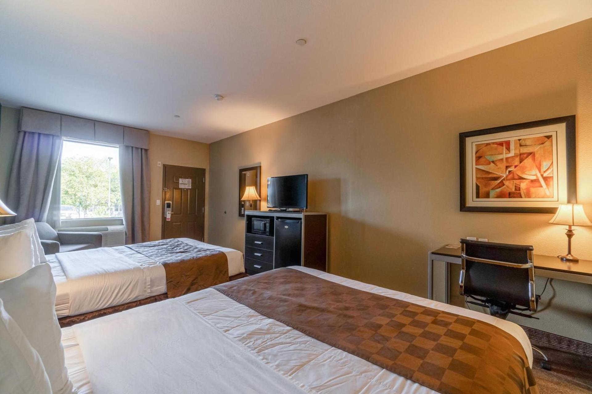Moulton Inn & Suites By OYO Near Shiner TX photo 55