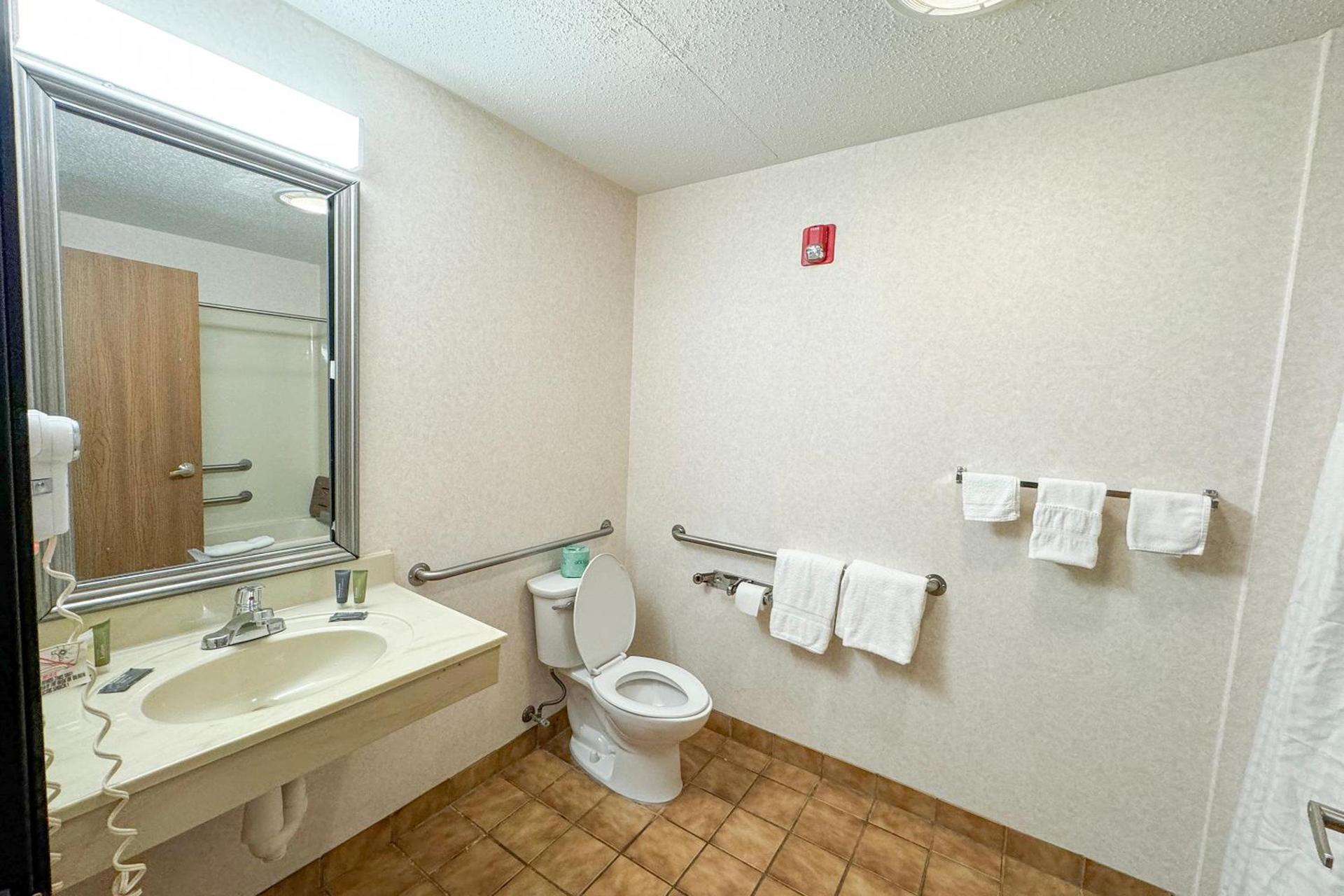 FairBridge Inn & Suites Batavia-Darien Amusement Park photo 26