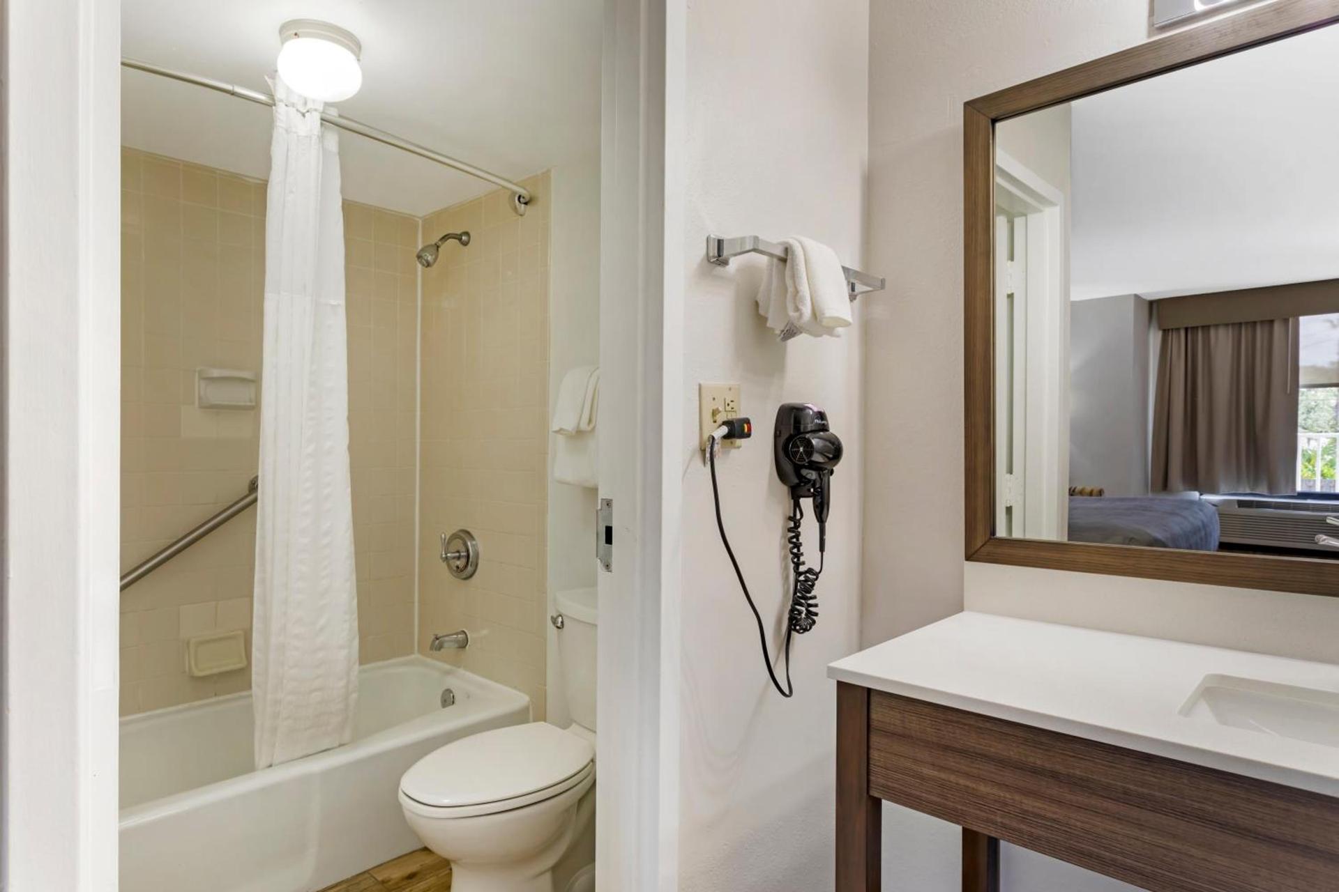 Quality Inn & Suites St Augustine Beach Area photo 50
