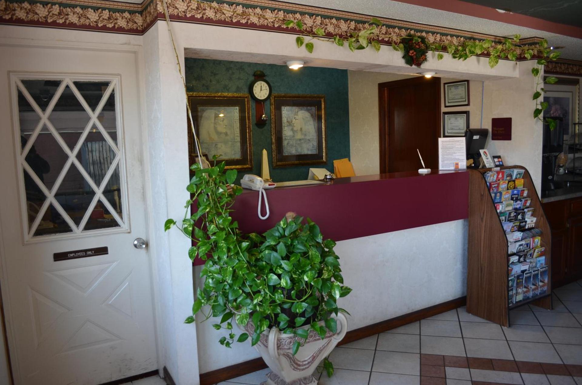 Executive Inn and Suites - Jackson photo 7