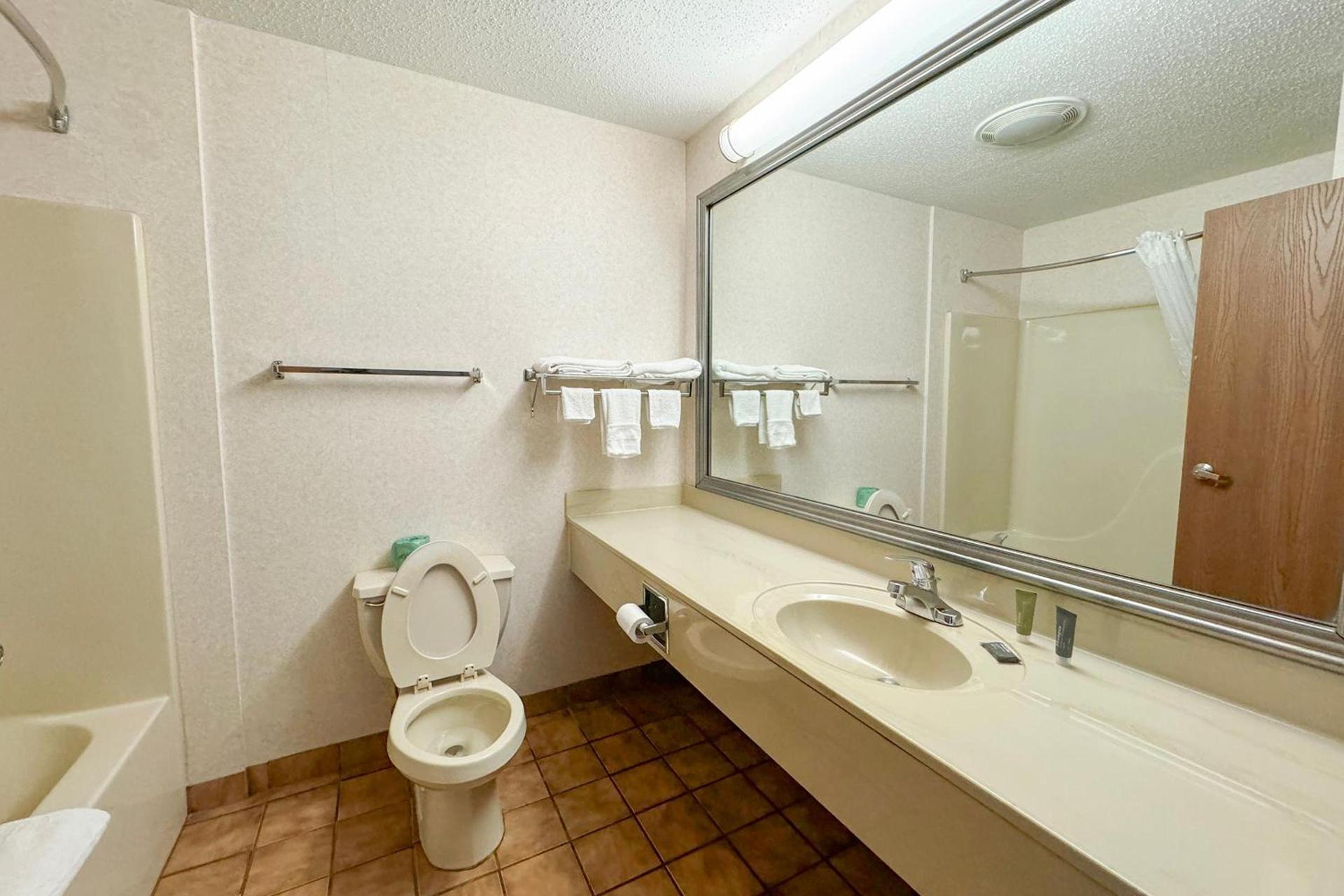 FairBridge Inn & Suites Batavia-Darien Amusement Park photo 31