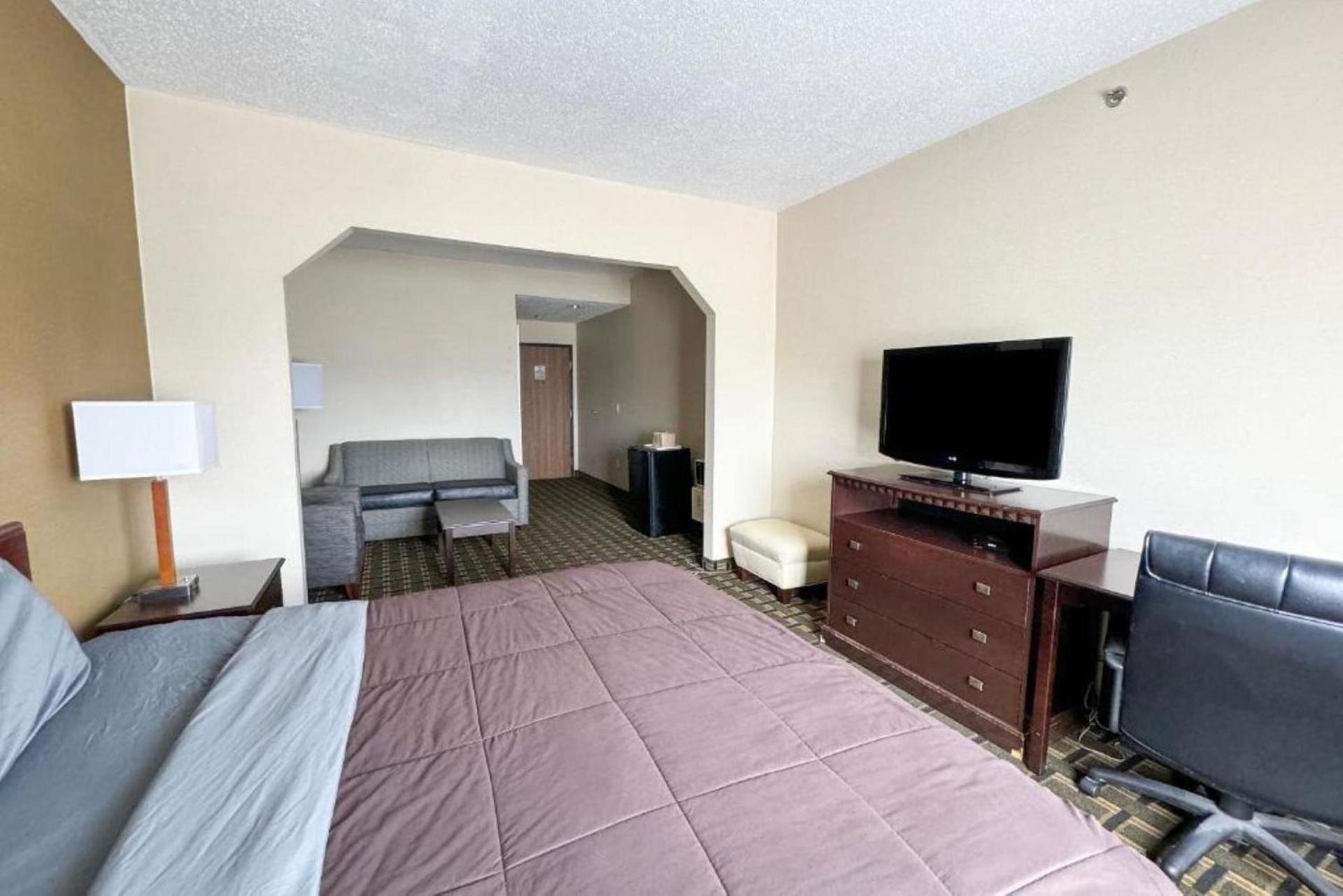FairBridge Inn & Suites Batavia-Darien Amusement Park photo 33