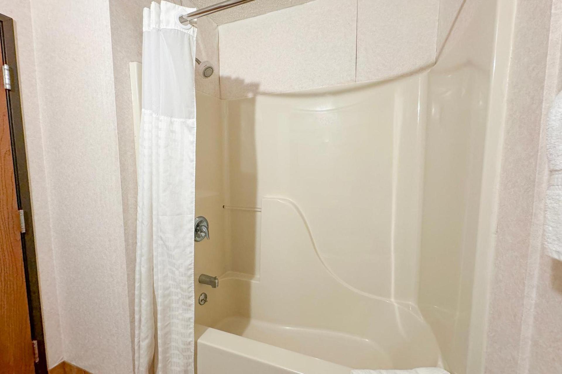 FairBridge Inn & Suites Batavia-Darien Amusement Park photo 35