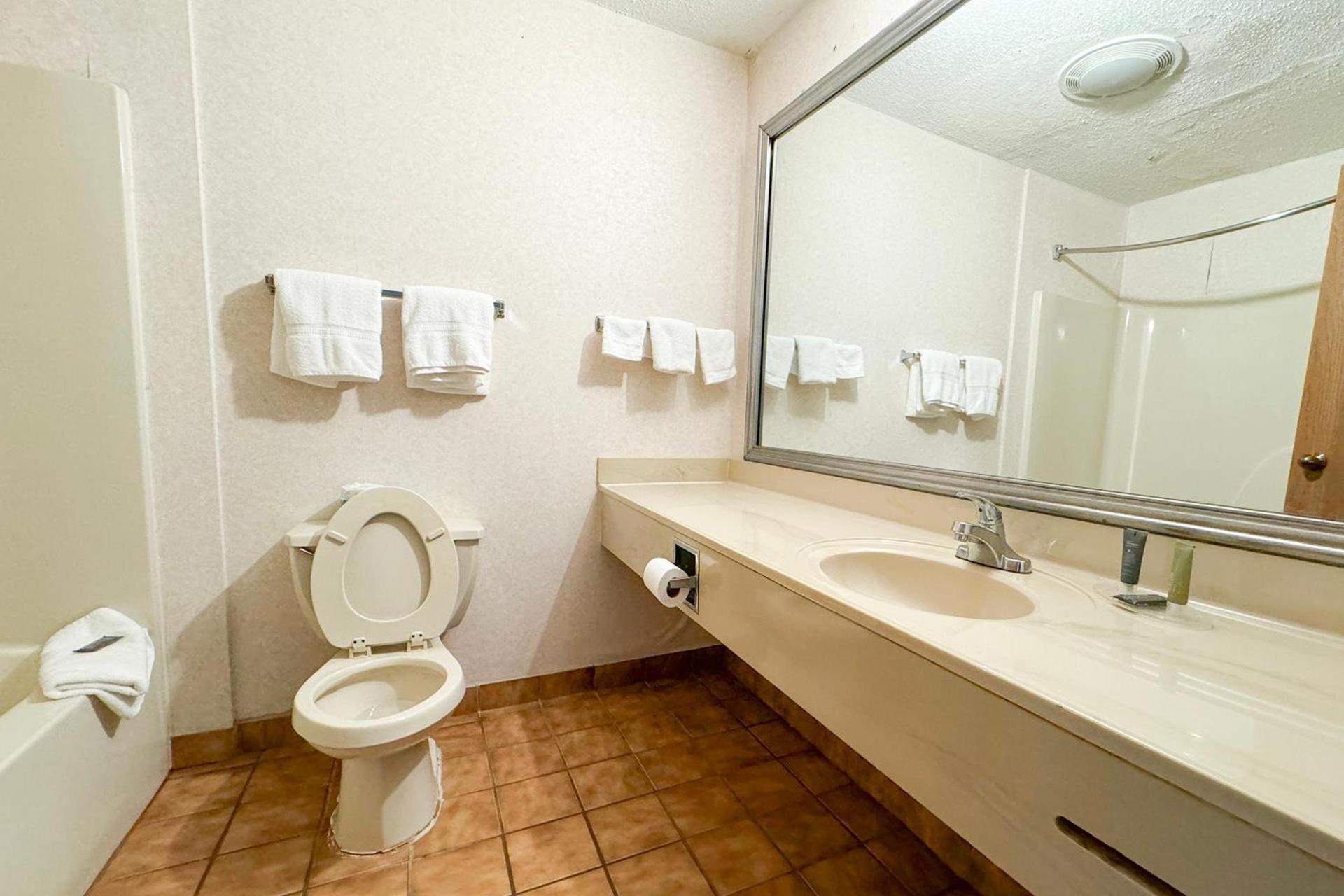 FairBridge Inn & Suites Batavia-Darien Amusement Park photo 37