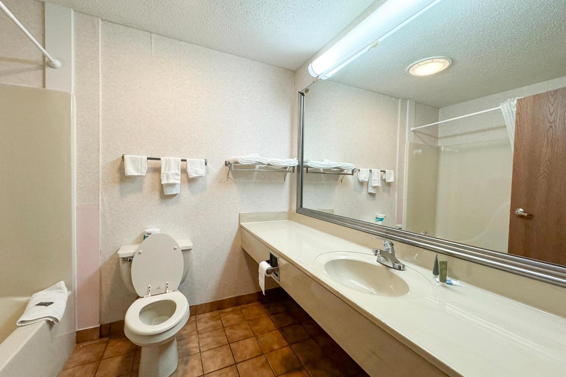 FairBridge Inn & Suites Batavia-Darien Amusement Park photo 38