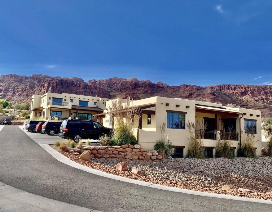 New Lodge In The Heart Of Moab, Utah photo 1