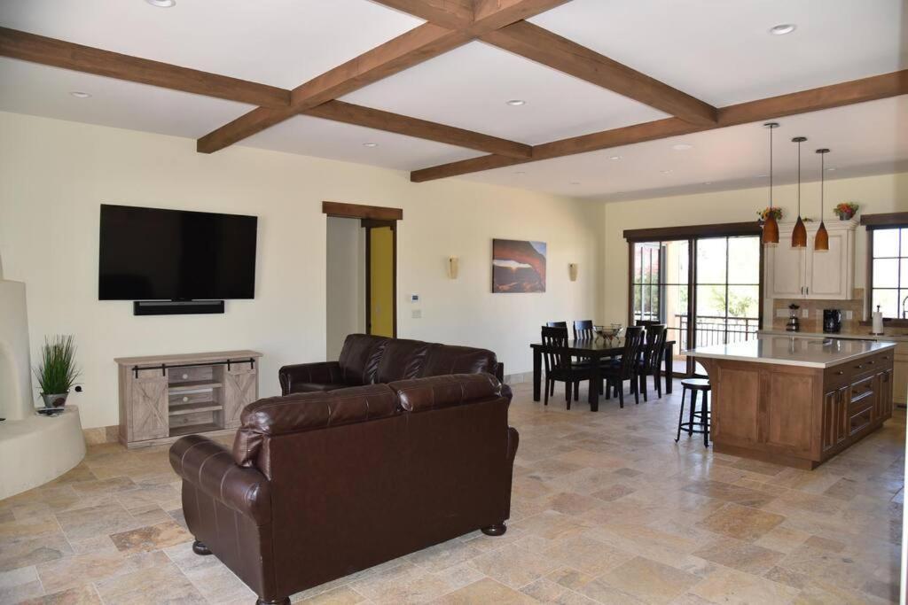 New Lodge In The Heart Of Moab, Utah photo 12