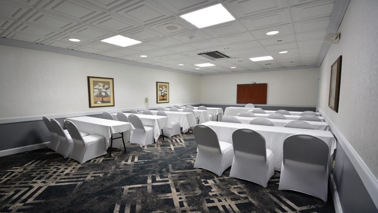 Holiday Inn Hazlet by IHG photo 2