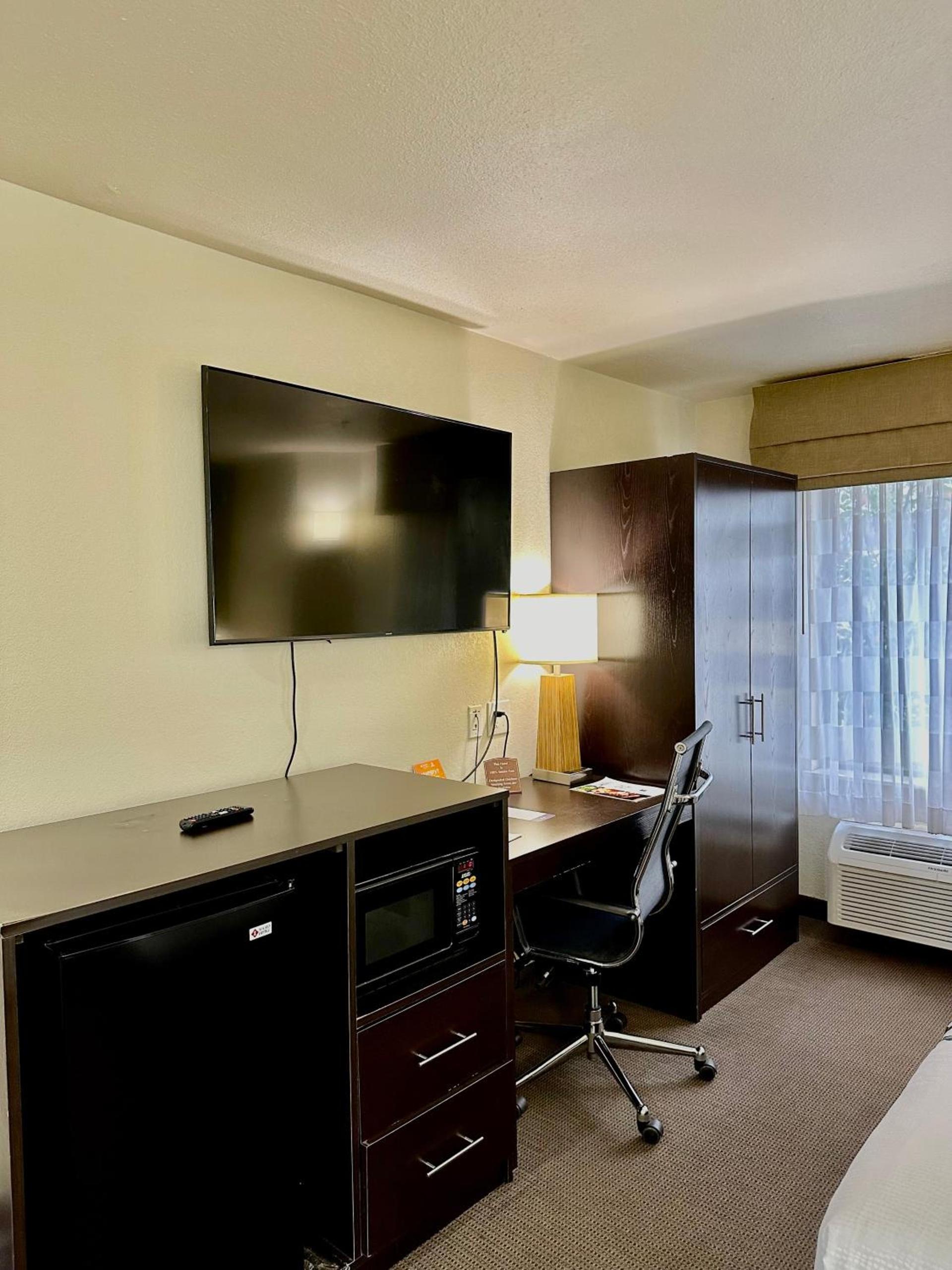 Sleep Inn & Suites Tulsa Central I-44 photo 35