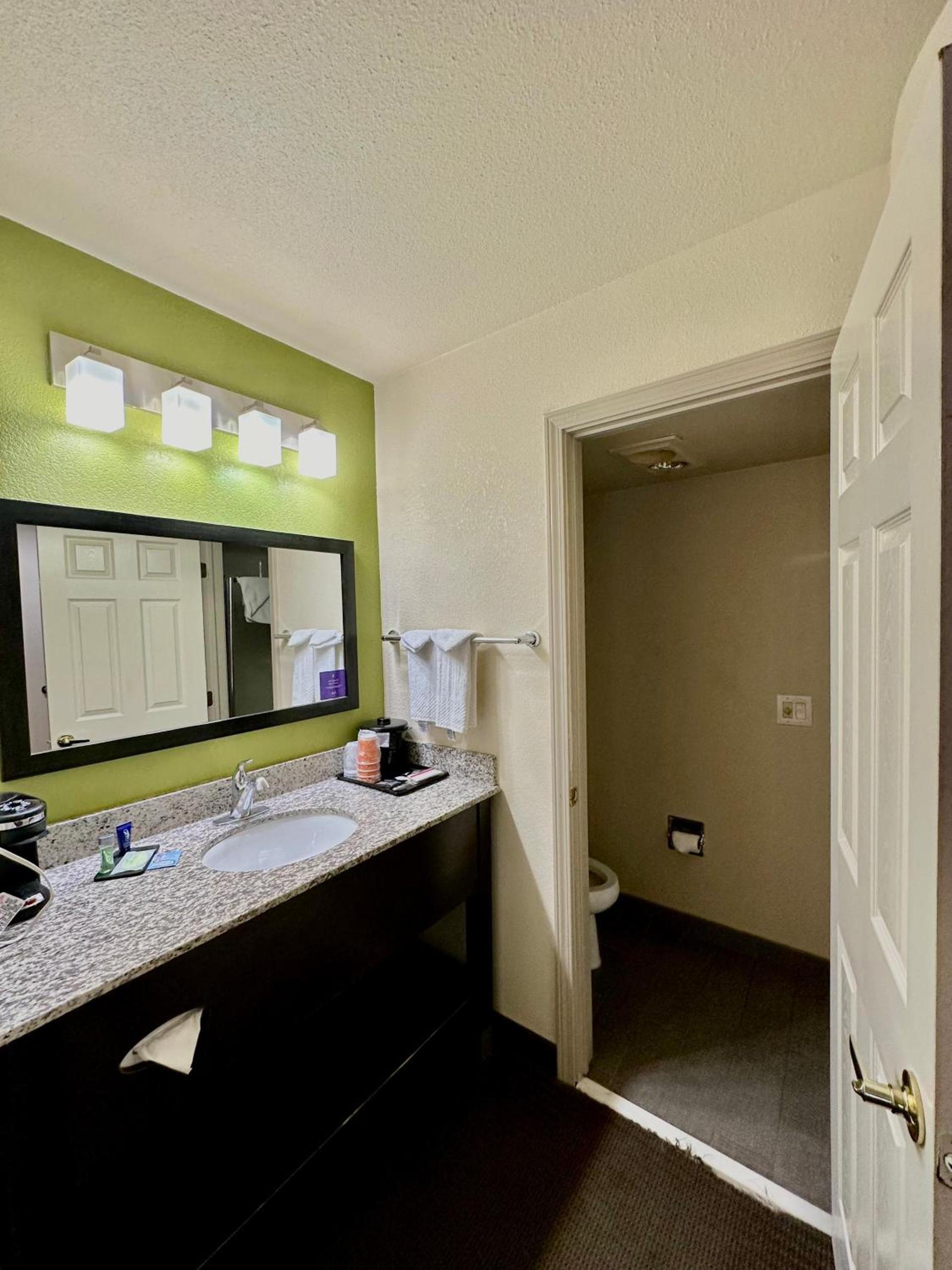 Sleep Inn & Suites Tulsa Central I-44 photo 36